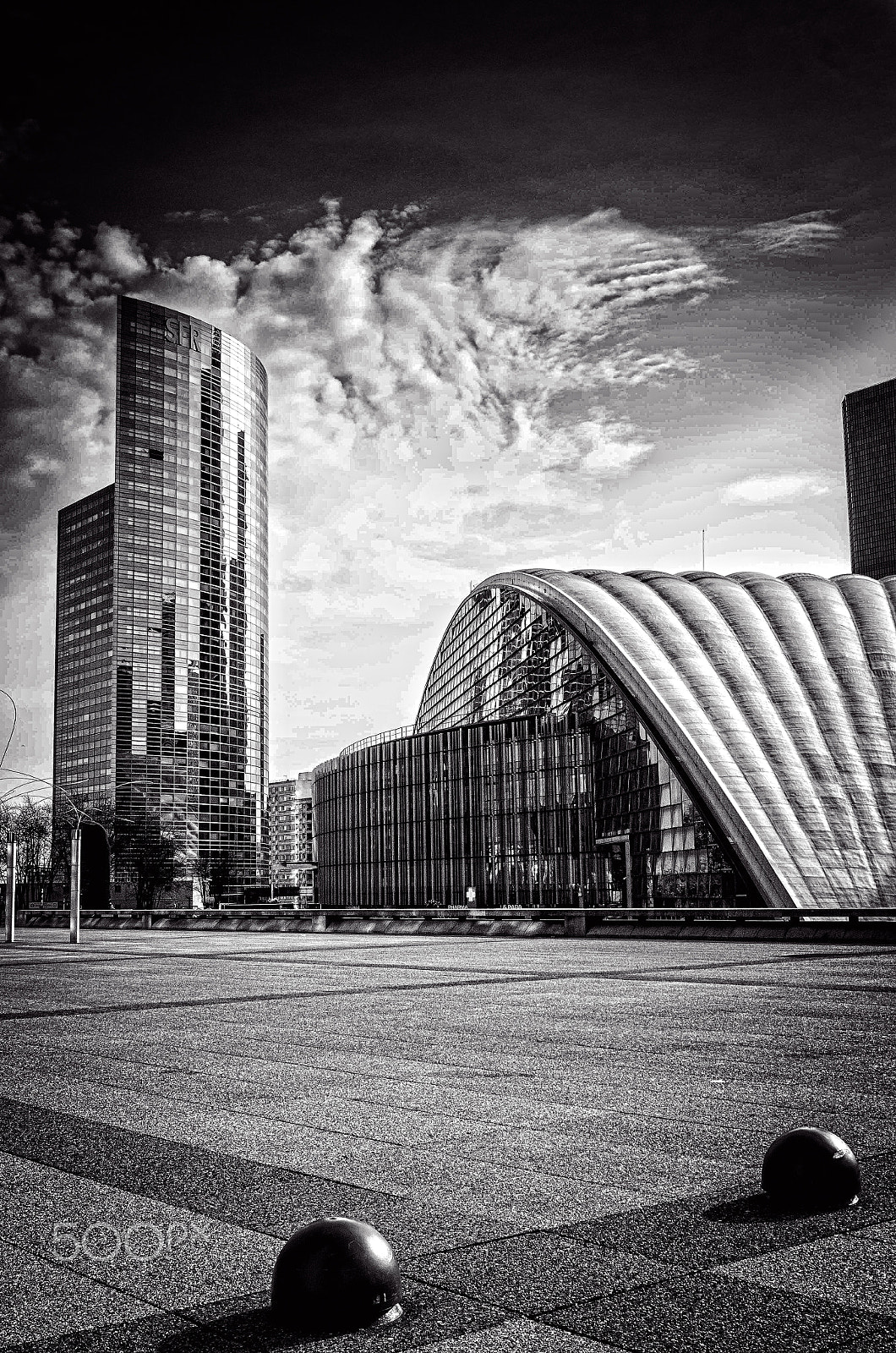 Sigma 17-70mm F2.8-4 DC Macro OS HSM sample photo. Paris la defense photography