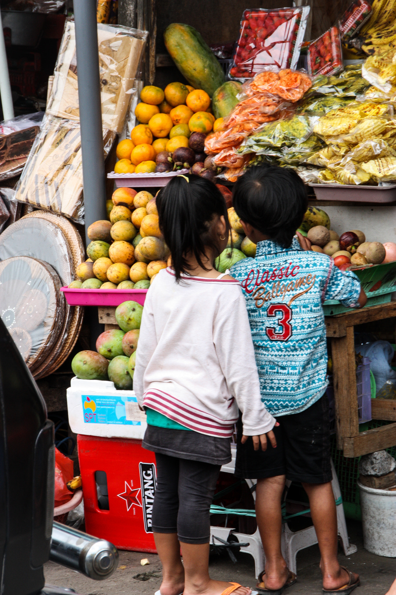Sigma 18-250mm F3.5-6.3 DC OS HSM sample photo. Bedugul market photography