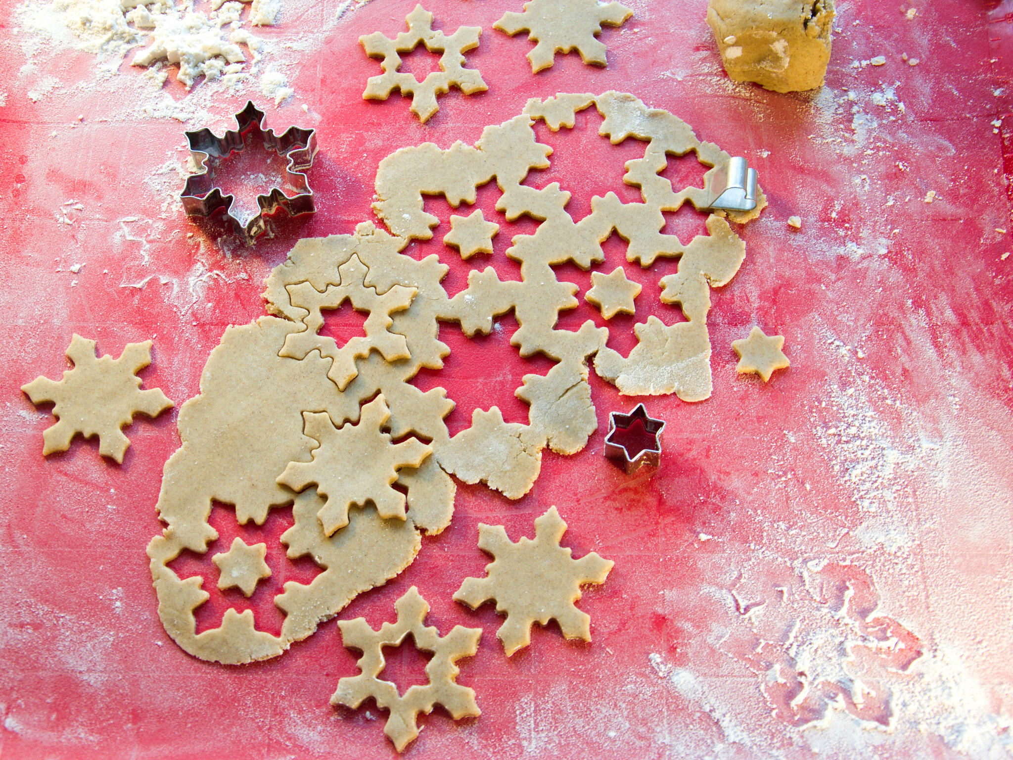 18.00 - 105.00 mm f/3.5 - 5.6 sample photo. Baking christmas linzer cookies photography