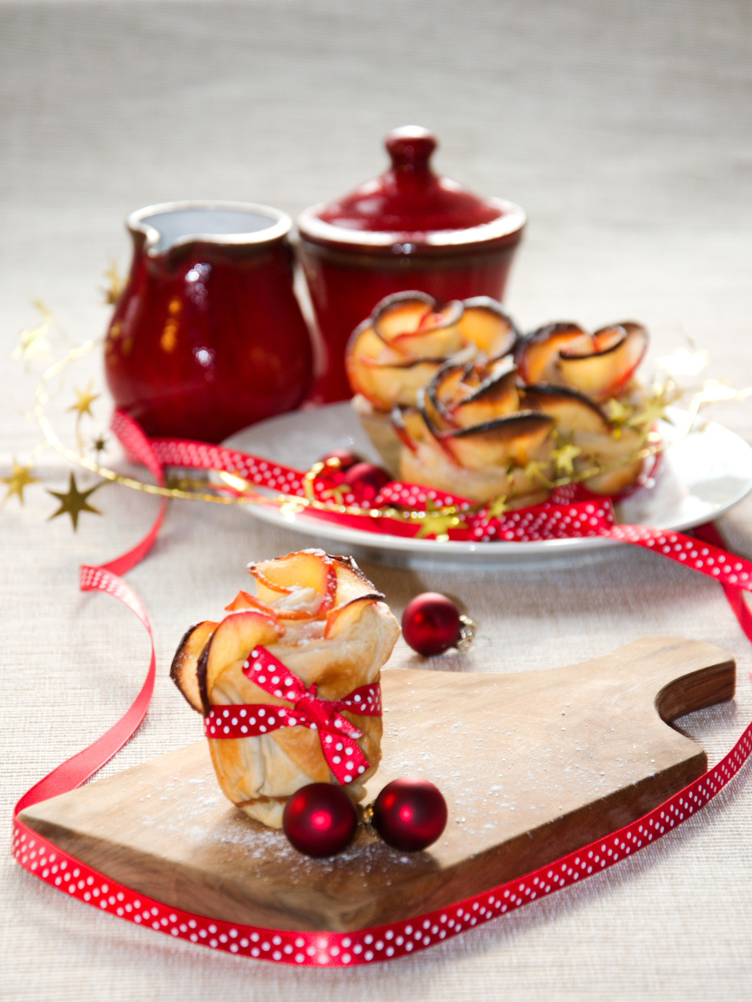 18.00 - 105.00 mm f/3.5 - 5.6 sample photo. Christmas apple roses photography