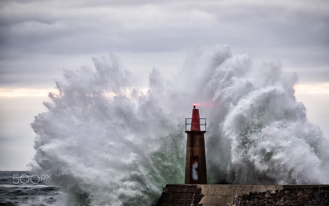 Canon EF 70-200mm F2.8L USM sample photo. La primera del año / the firts seastorm of this ye photography