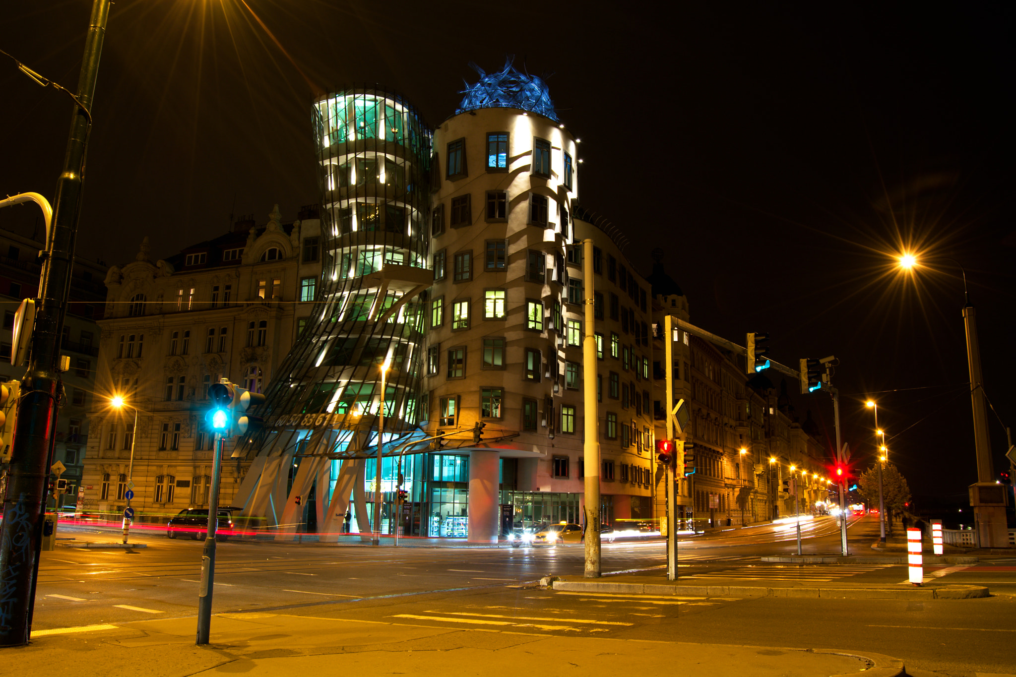 18.00 - 55.00 mm f/3.5 - 5.6 sample photo. Dancing house photography