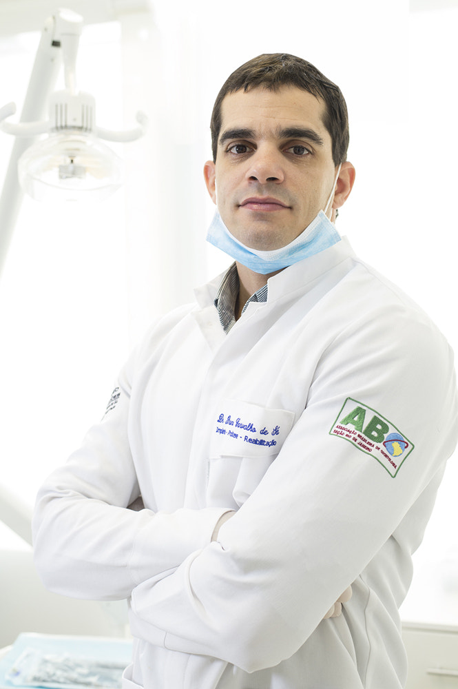 Nikon D4S + Nikon AF-S Nikkor 50mm F1.8G sample photo. Dentista photography