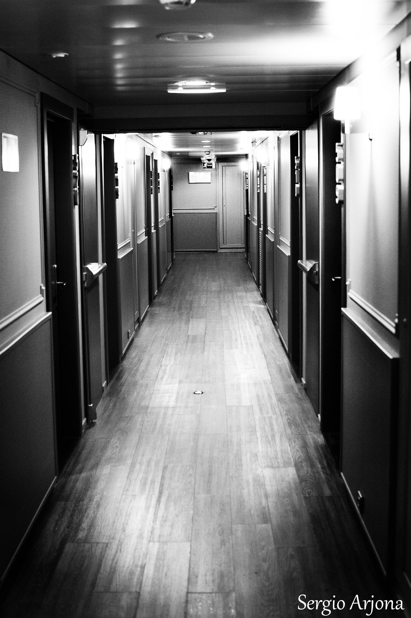 Nikon D50 + Nikon AF-S DX Nikkor 35mm F1.8G sample photo. B&wroom.jpg photography