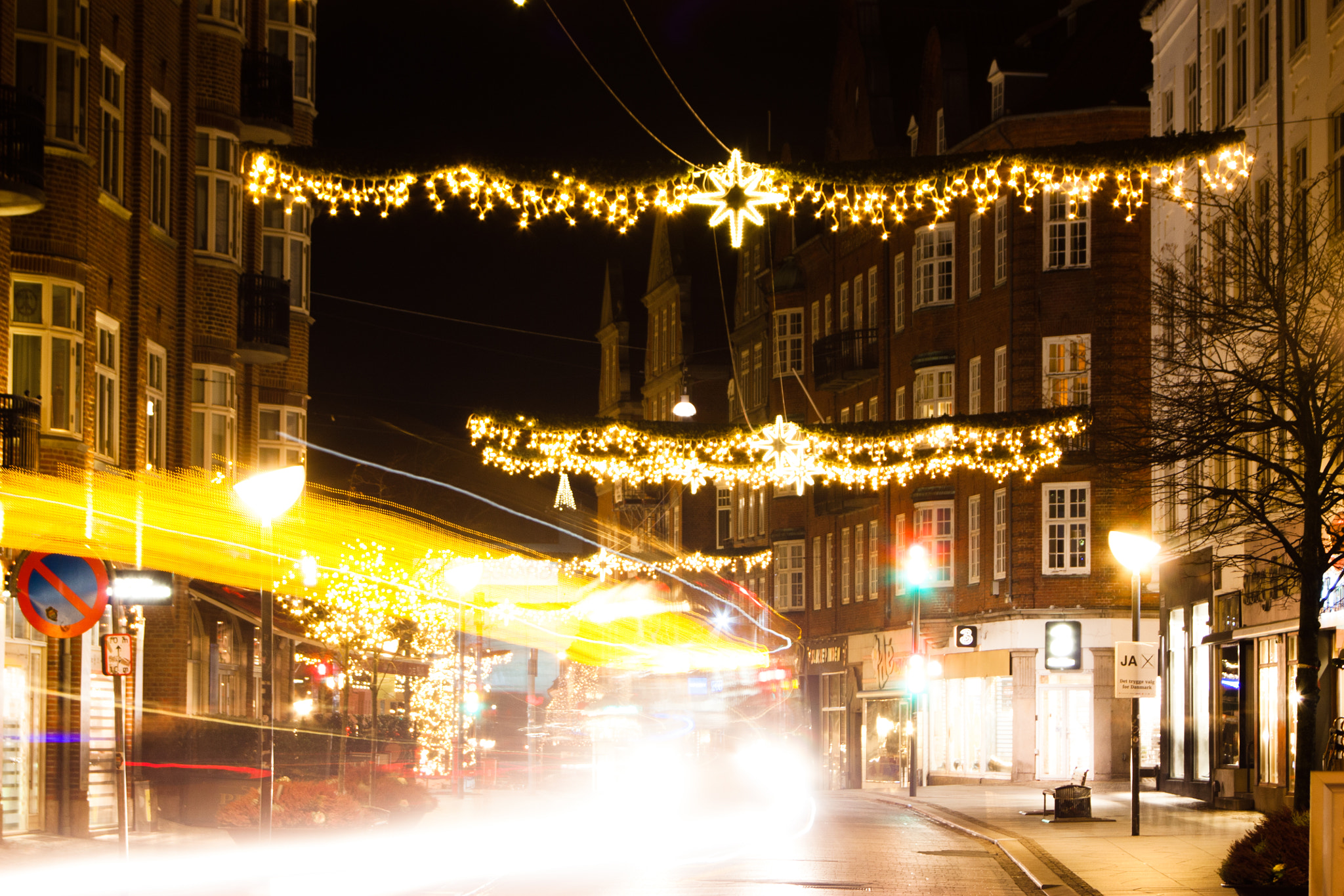 Canon EOS 450D (EOS Rebel XSi / EOS Kiss X2) + Tokina AT-X 280 AF Pro 28-80mm f/2.8 Aspherical sample photo. Aalborg by night, november 2015 photography