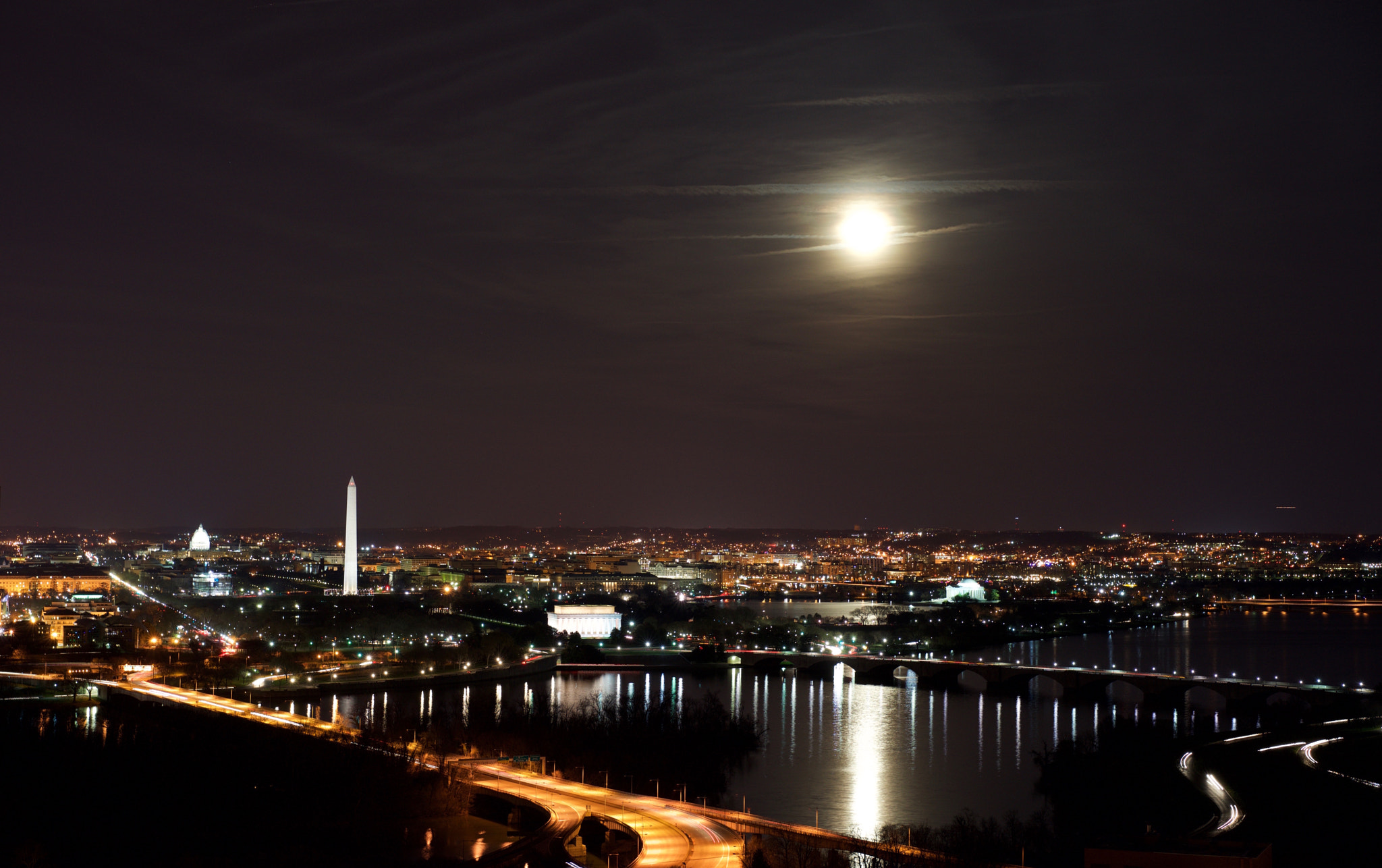 Sony a7R + Sony Sonnar T* FE 55mm F1.8 ZA sample photo. Nightime in dc photography