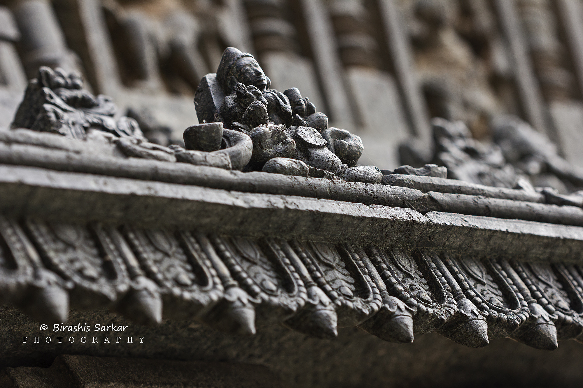 Canon EOS 550D (EOS Rebel T2i / EOS Kiss X4) + Canon EF 100mm F2.8 Macro USM sample photo. Intricate carvings @chennakesava temple photography