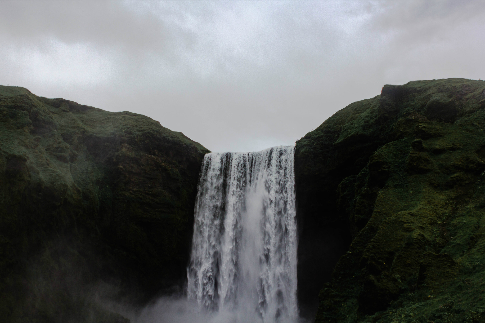 Canon EOS 60D + Sigma 24mm f/1.8 DG Macro EX sample photo. Skogarfoss photography