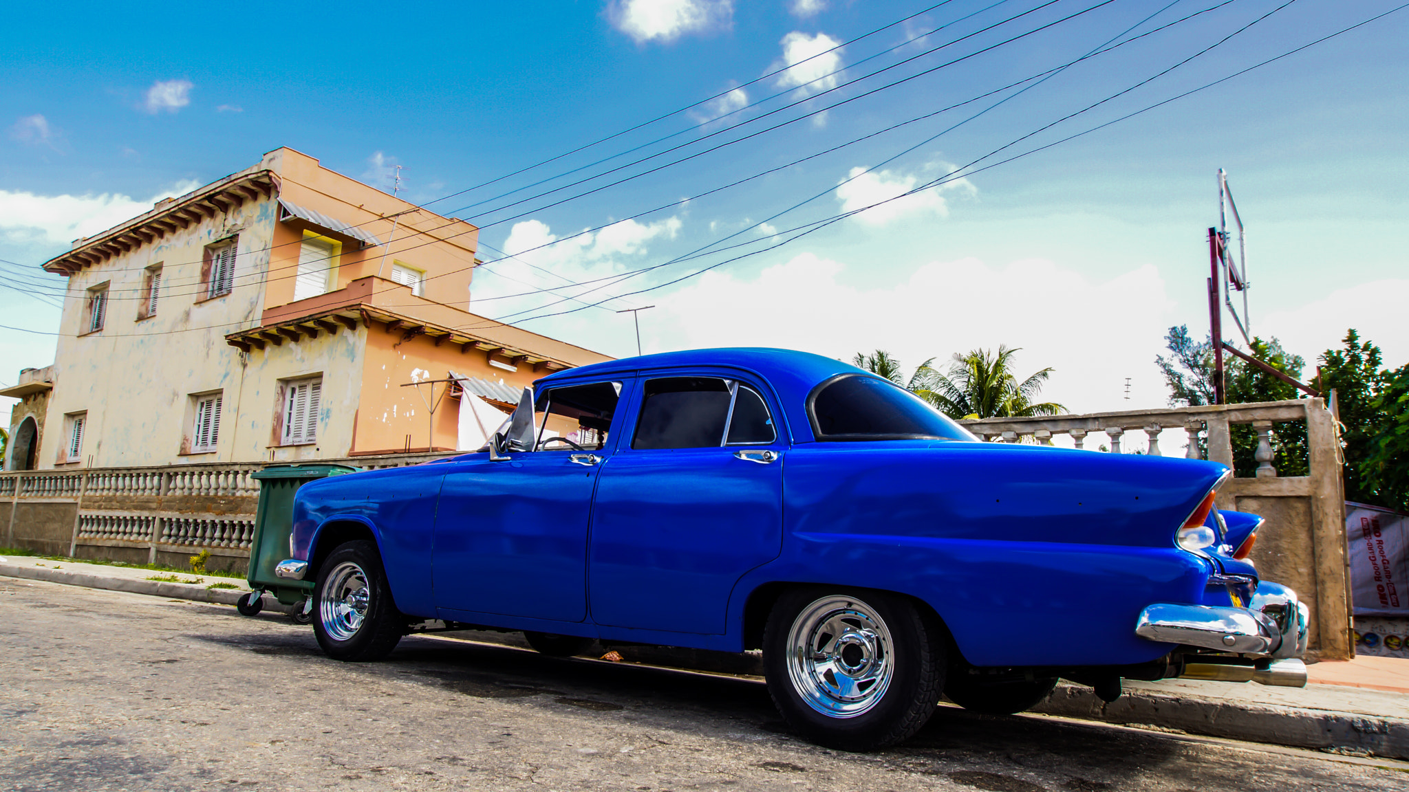 Sony SLT-A65 (SLT-A65V) + Sony DT 11-18mm F4.5-5.6 sample photo. Havanna blue car photography