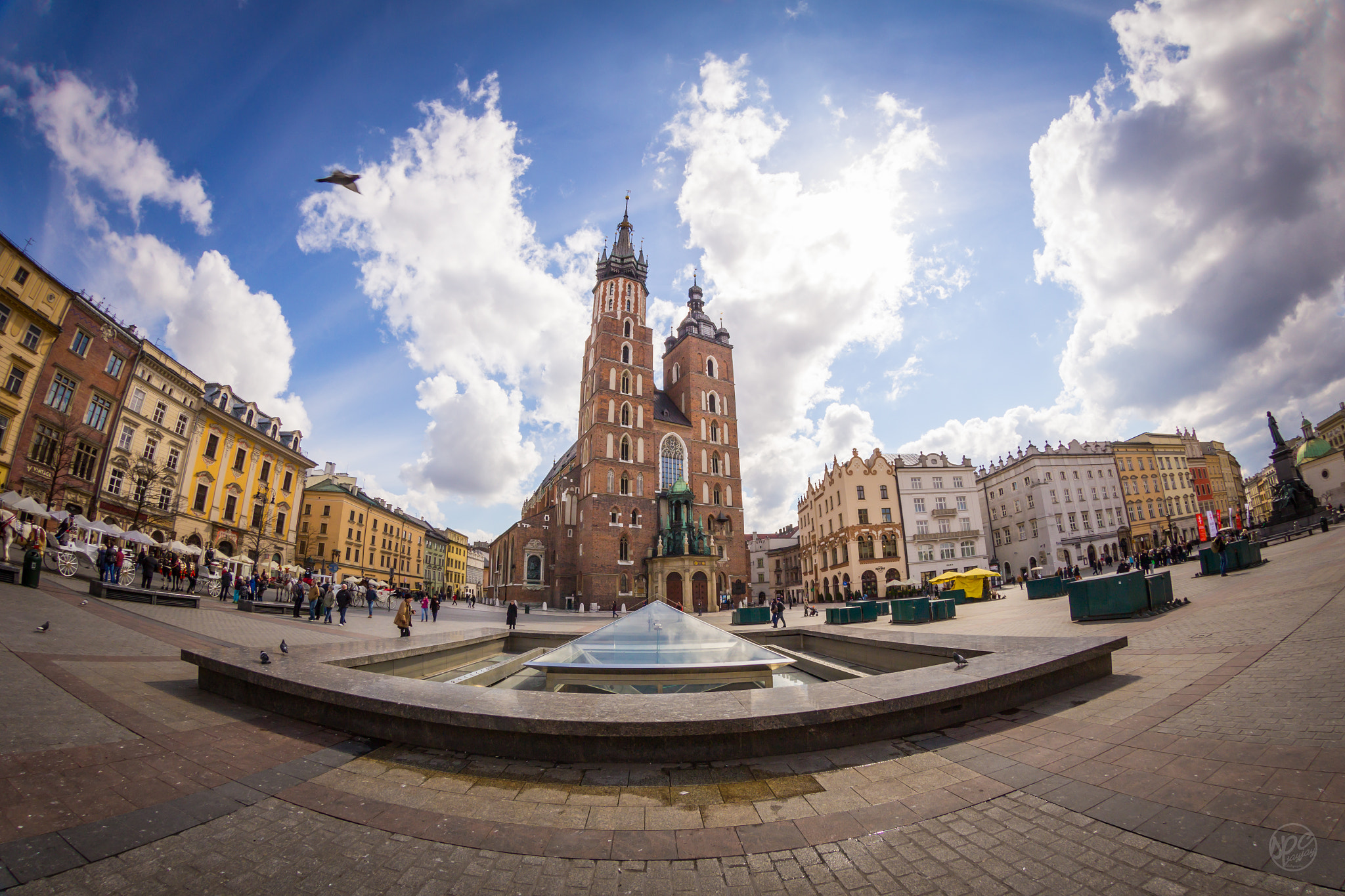 Canon EOS 60D + Canon EF 8-15mm F4L Fisheye USM sample photo. Kraków old town photography