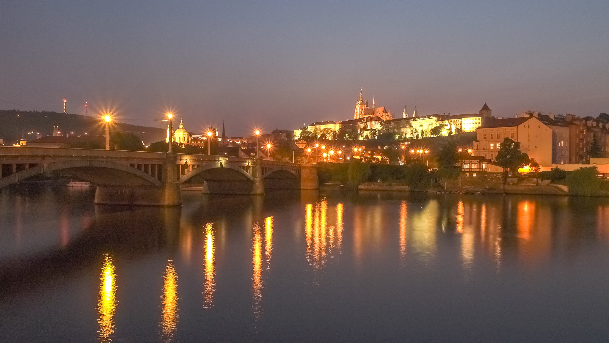 Olympus PEN E-P1 sample photo. Prague night photography