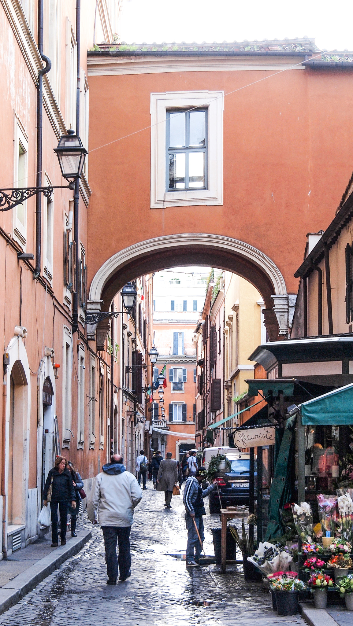Olympus PEN E-P1 sample photo. Roma street life photography