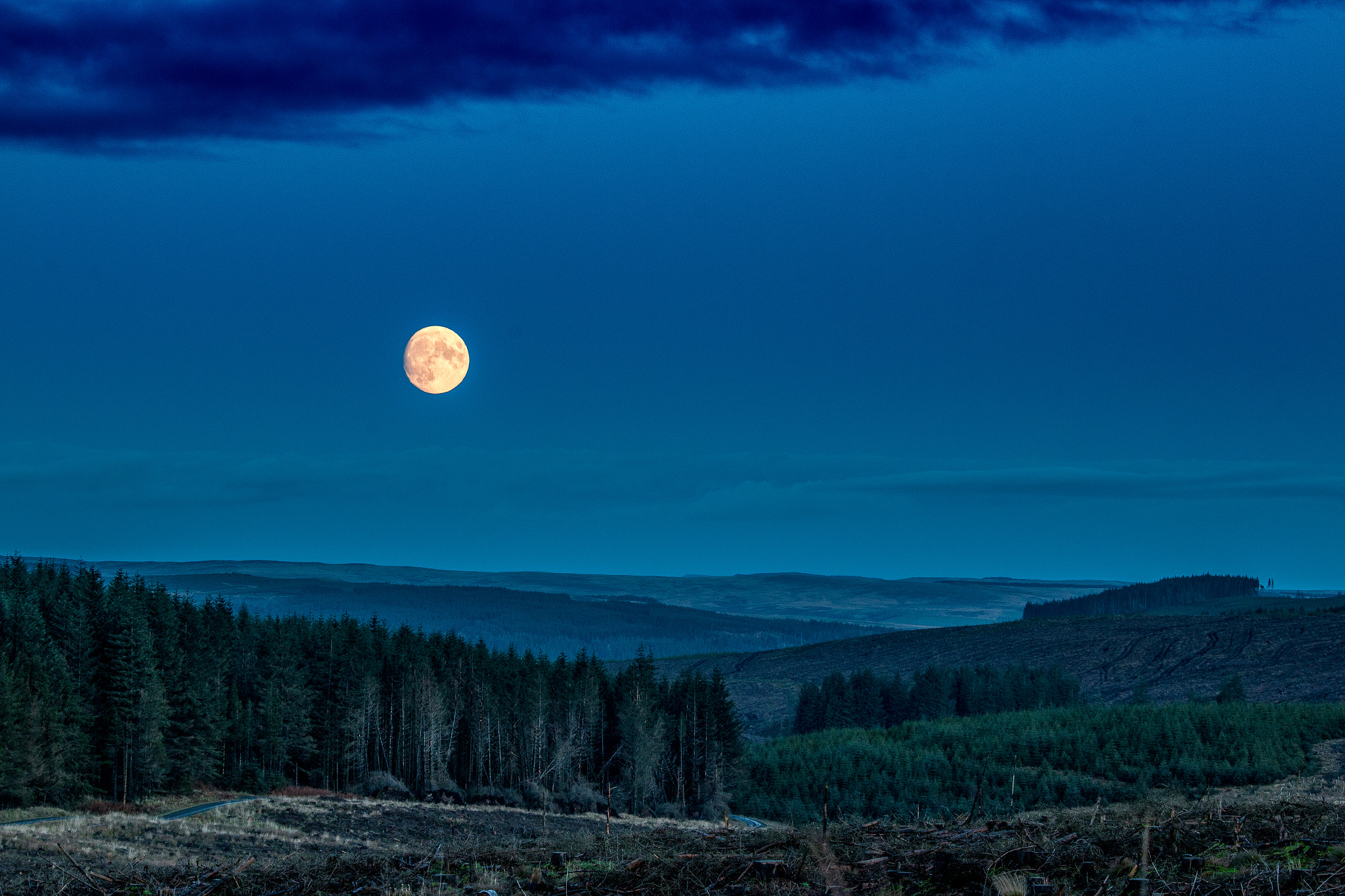 Canon EF 28-300mm F3.5-5.6L IS USM sample photo. Moon over kielder forest photography