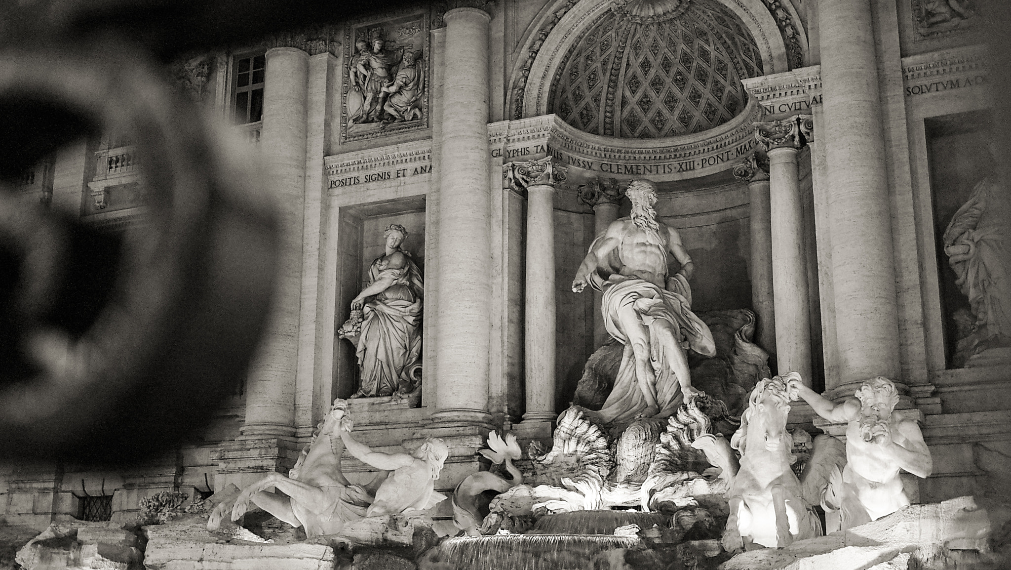 Olympus PEN E-PL1 + Panasonic Lumix G 20mm F1.7 ASPH sample photo. Night in trevi photography