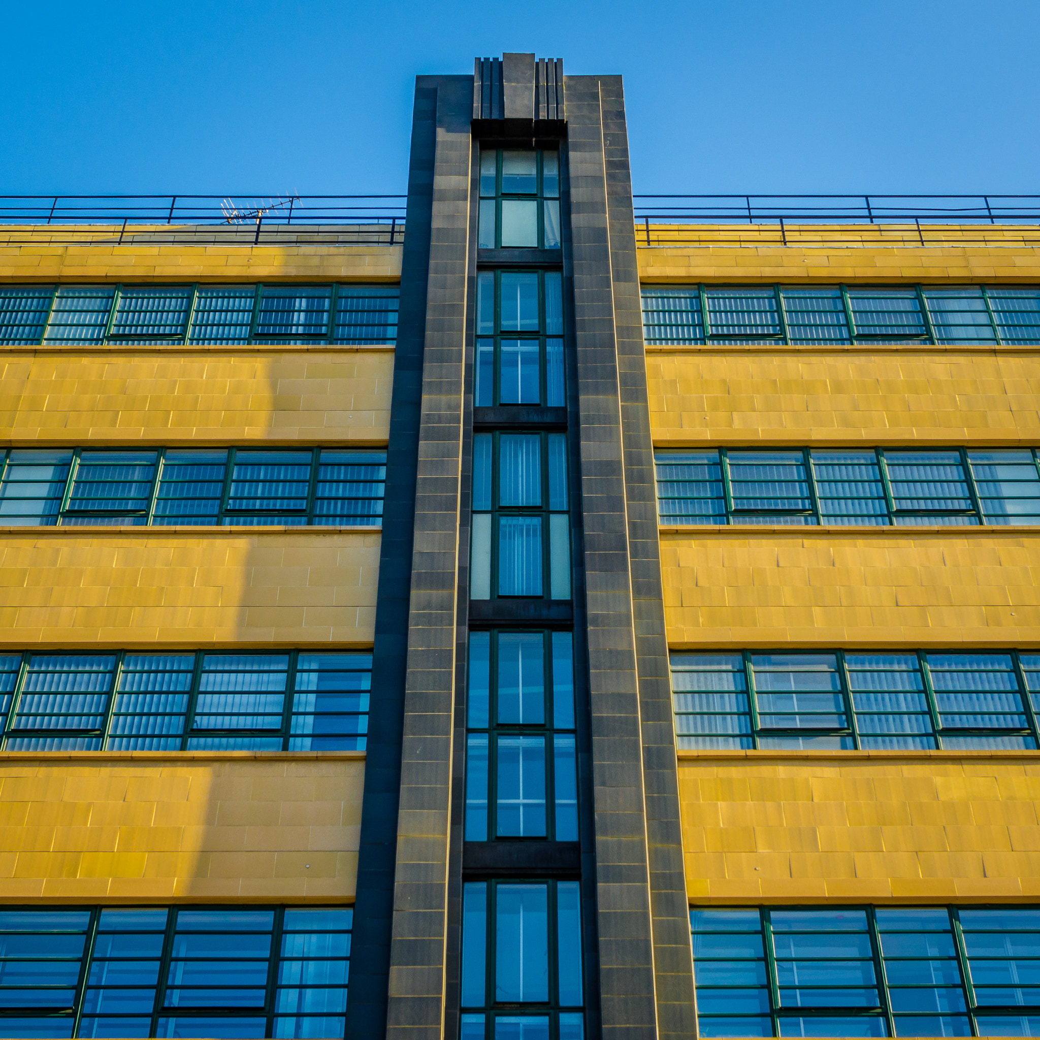 Nikon D7000 + Nikon AF-S Nikkor 28mm F1.8G sample photo. London office photography