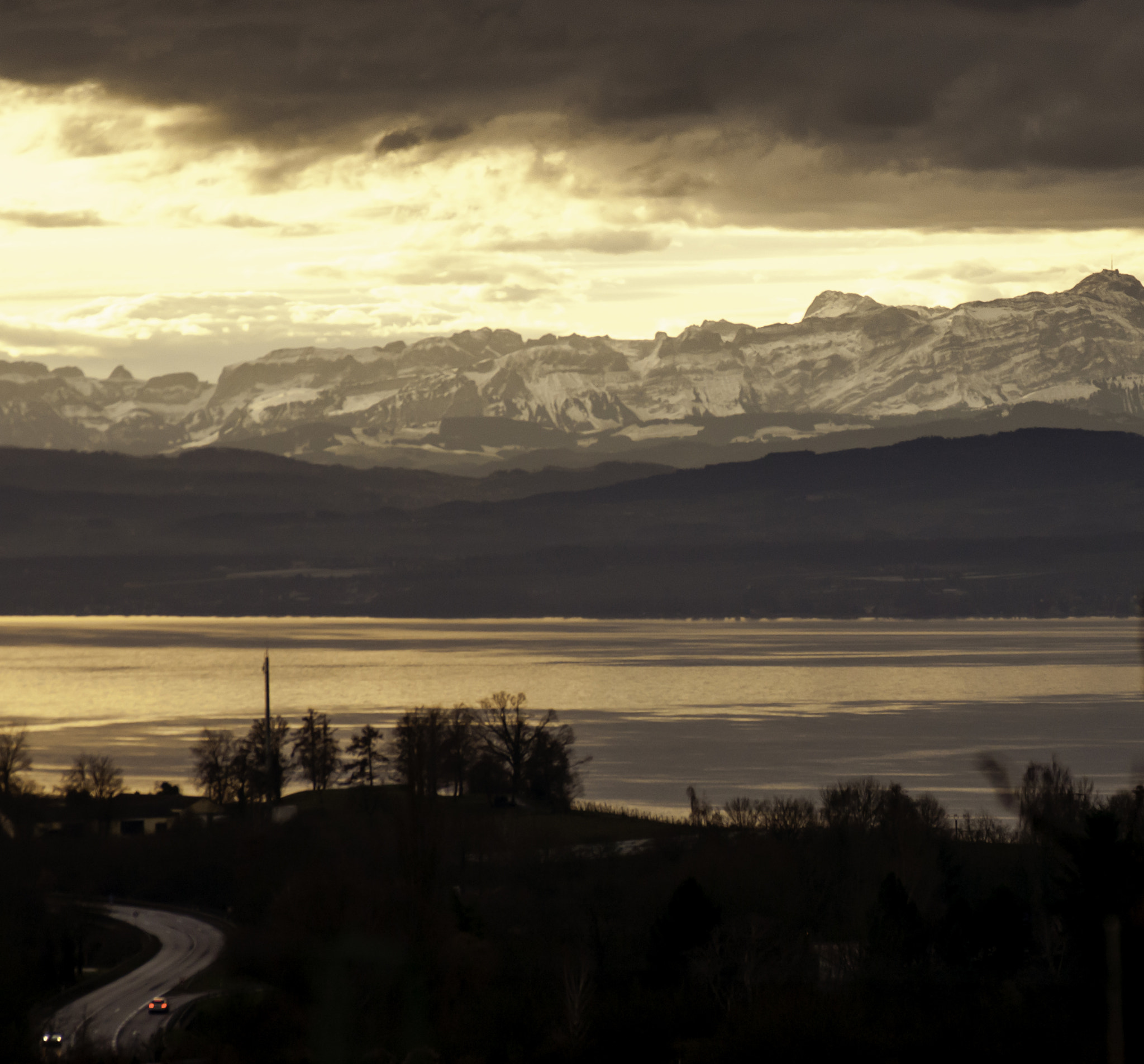 AF Zoom-Nikkor 28-105mm f/3.5-4.5D IF sample photo. Ausfahrt meersburg photography