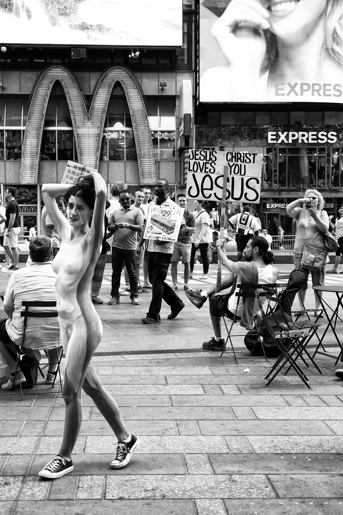 Summicron-M 50mm f/2 (IV, V) sample photo. Times square frenzy photography
