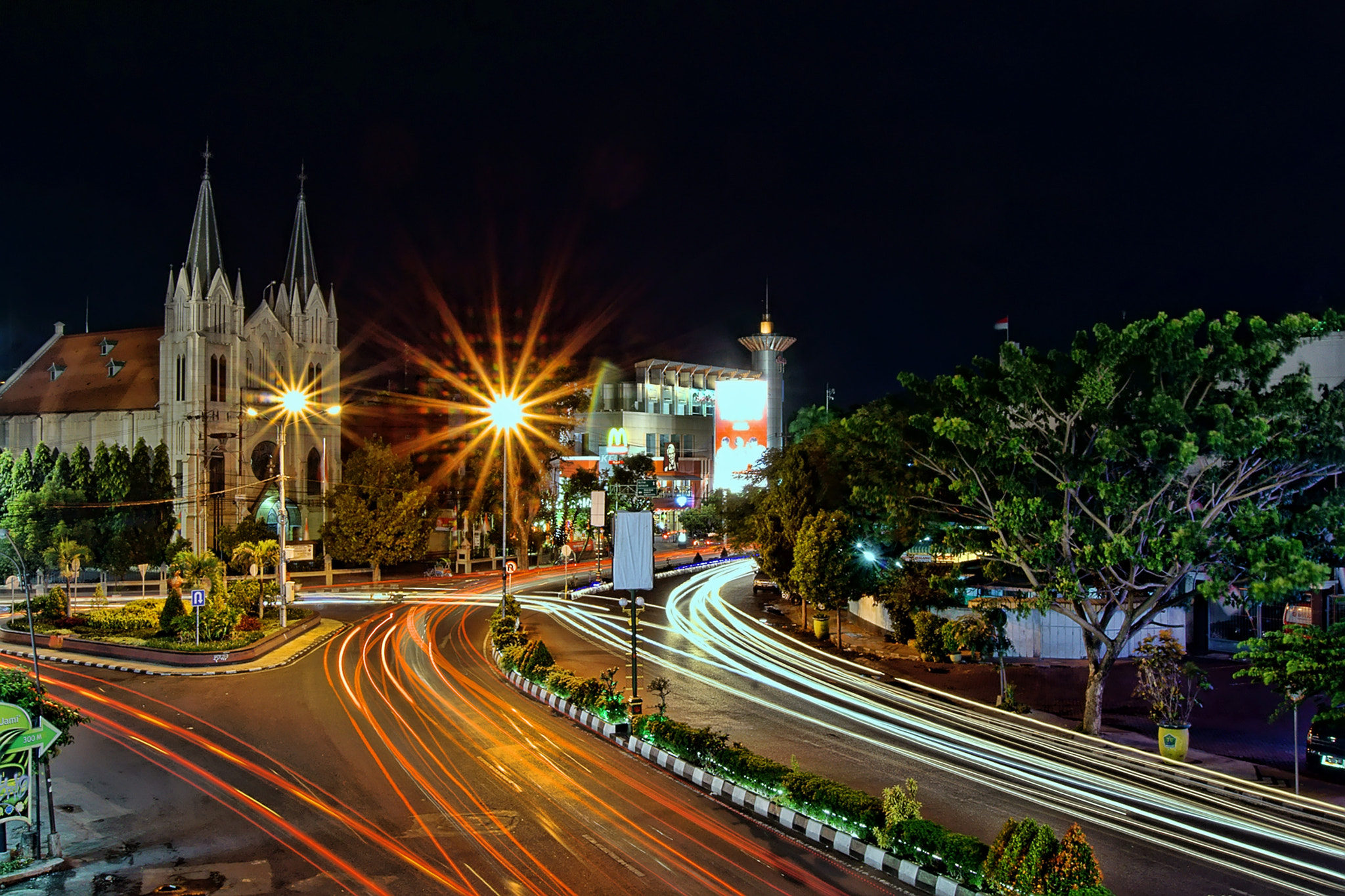 Sony Alpha DSLR-A560 sample photo. Malang malam hari photography