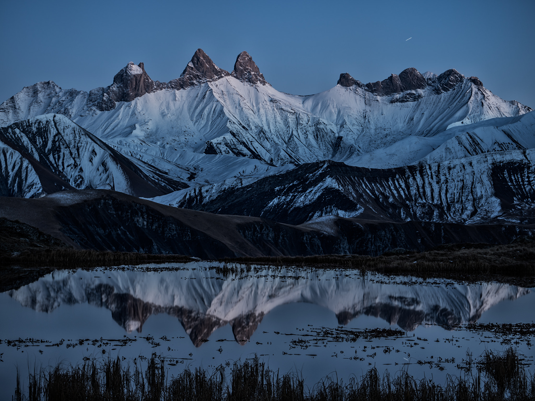 LUMIX G VARIO 35-100/F4.0-5.6 sample photo. Lac guichard and les aiguilles d'arves after sunset photography