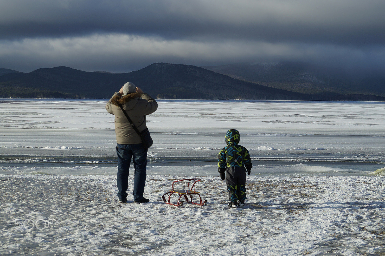 Sony DT 55-300mm F4.5-5.6 SAM sample photo. Two look into the distance photography