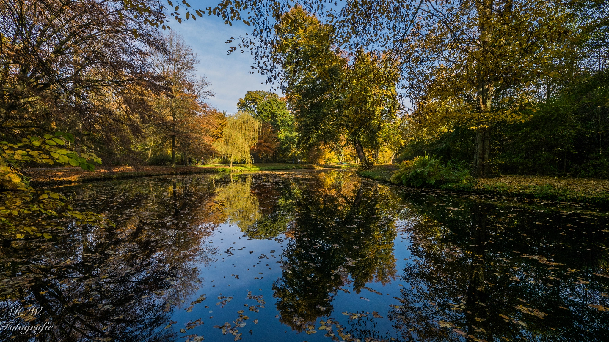 Panasonic Lumix DMC-GM1 + Panasonic Lumix G Vario 7-14mm F4 ASPH sample photo. Herbstspiegelung photography