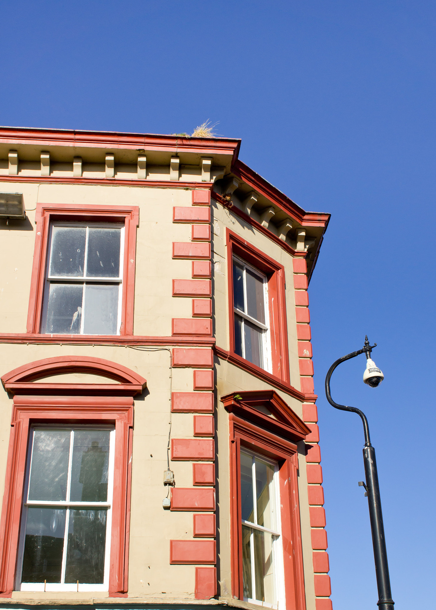 Sony Alpha NEX-5 + Sony E 30mm F3.5 Macro sample photo. Scottish building photography