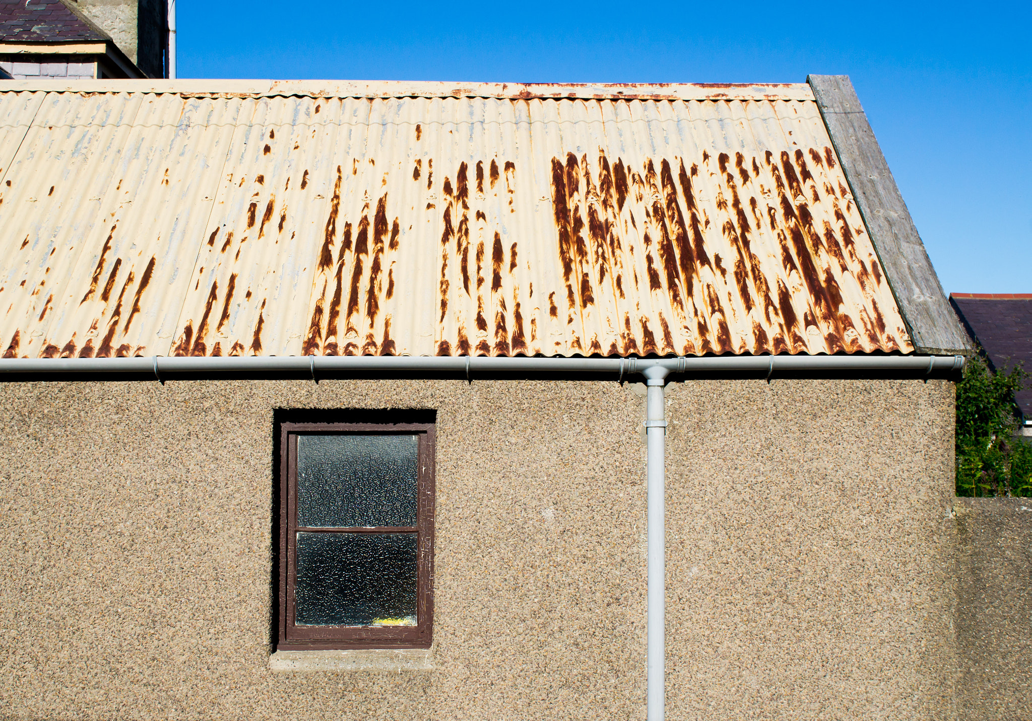 Sony Alpha NEX-5 + Sony E 30mm F3.5 Macro sample photo. Rusty roof photography