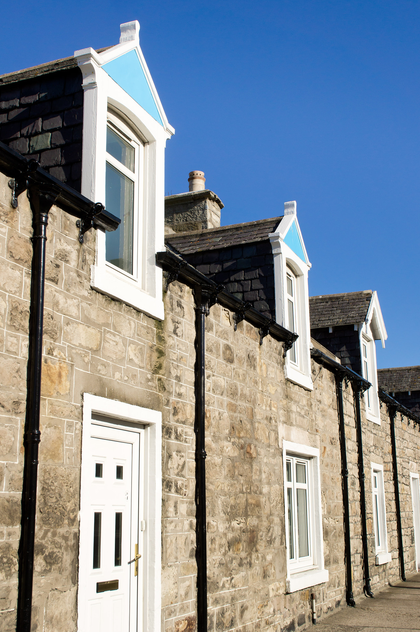 Sony Alpha NEX-5 + Sony E 30mm F3.5 Macro sample photo. Scottish homes photography