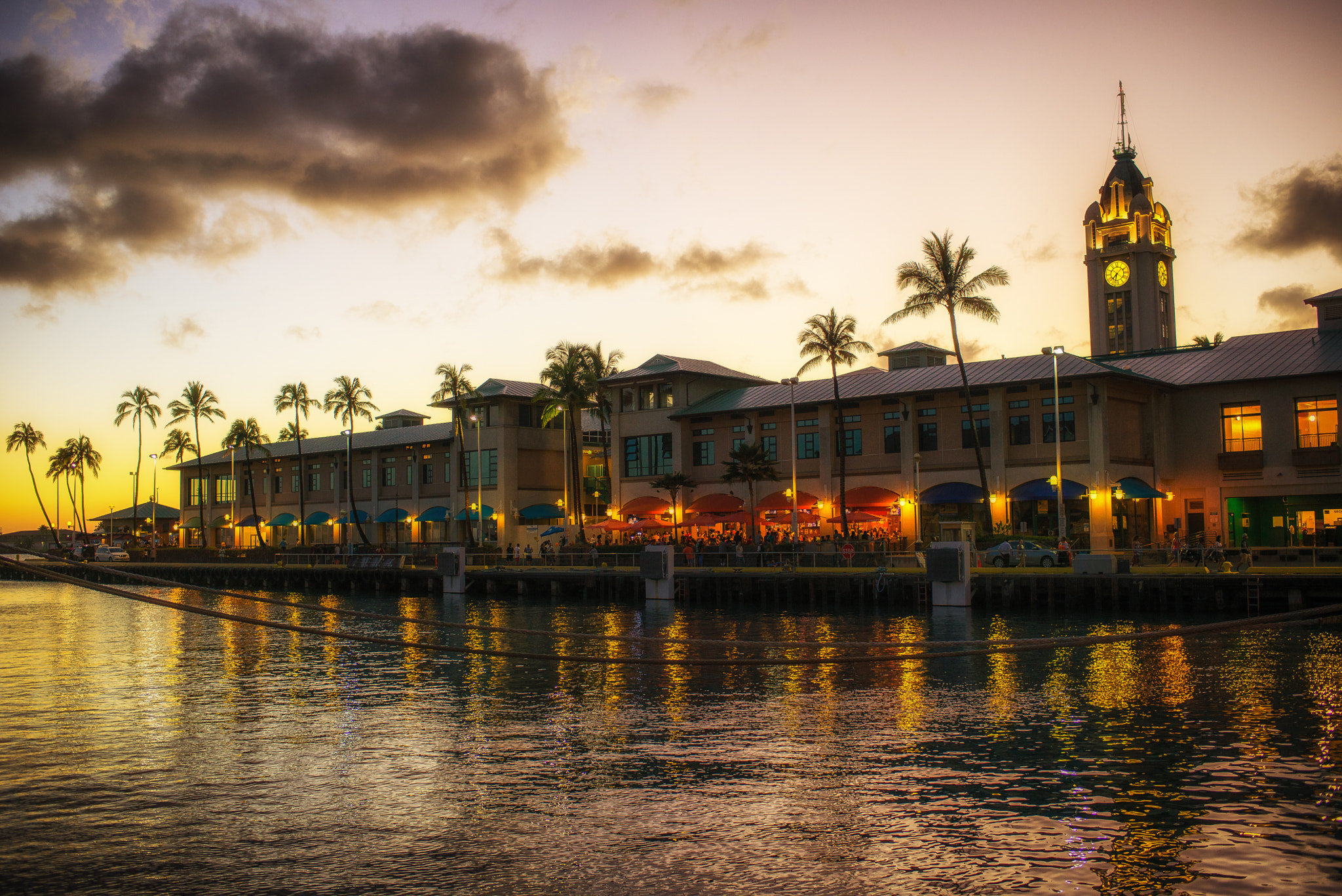 Nikon D610 + AF-S Nikkor 35mm f/1.8G sample photo. Aloha tower photography