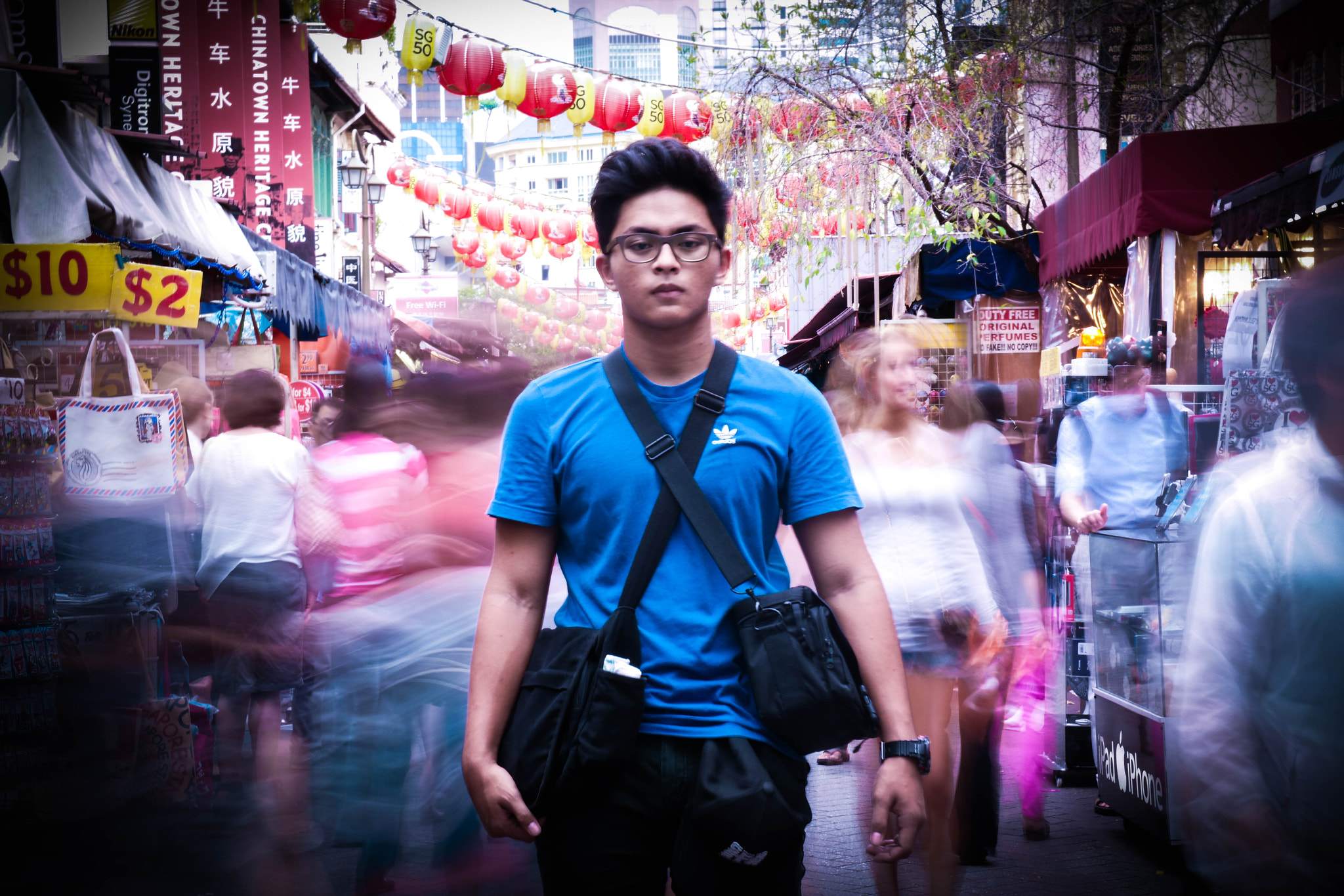 Samsung NX30 + NX 18-55mm F3.5-5.6 sample photo. Amidst chaos photography