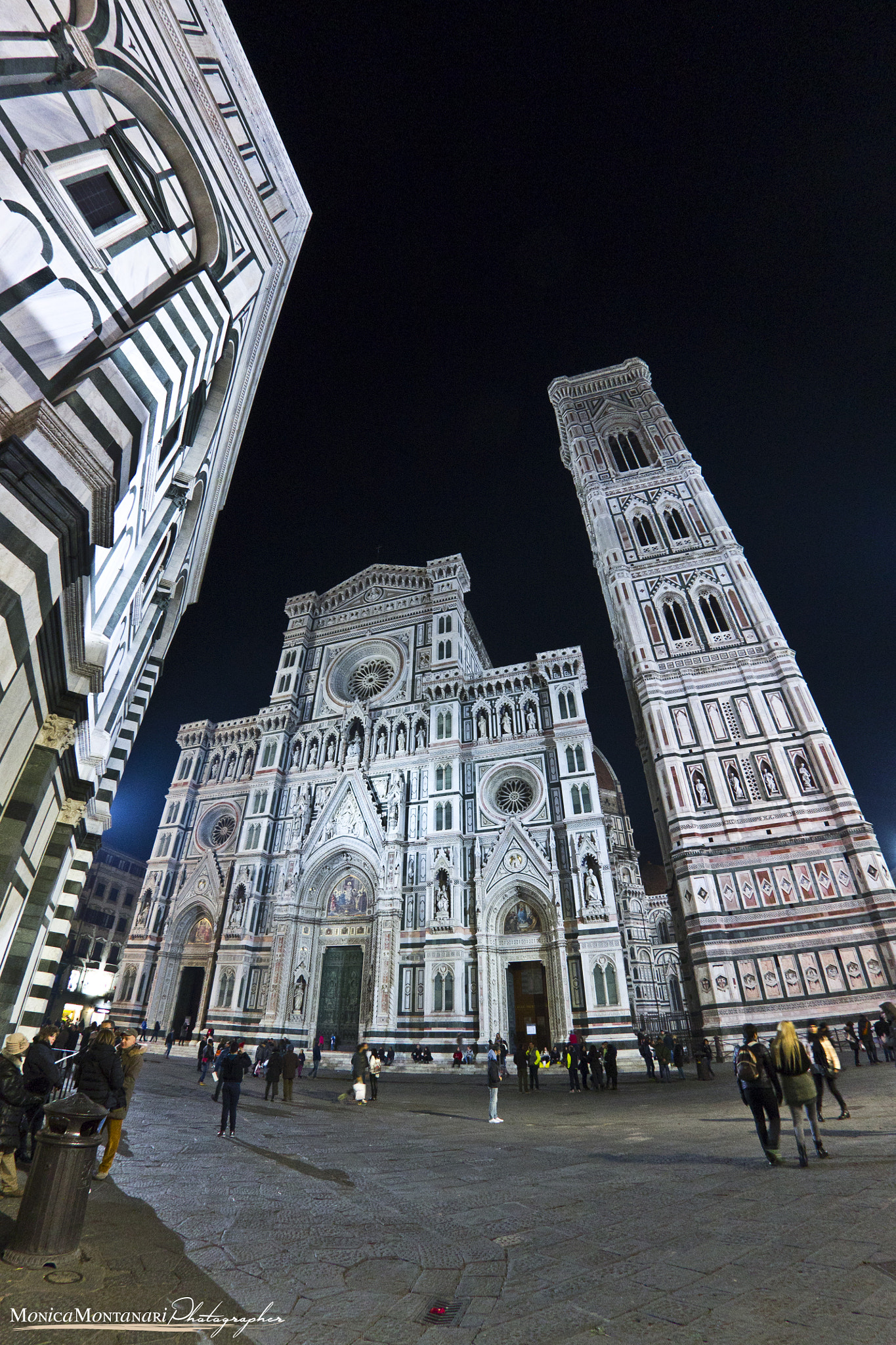 Canon EF 8-15mm F4L Fisheye USM sample photo. Piazza del duomo photography