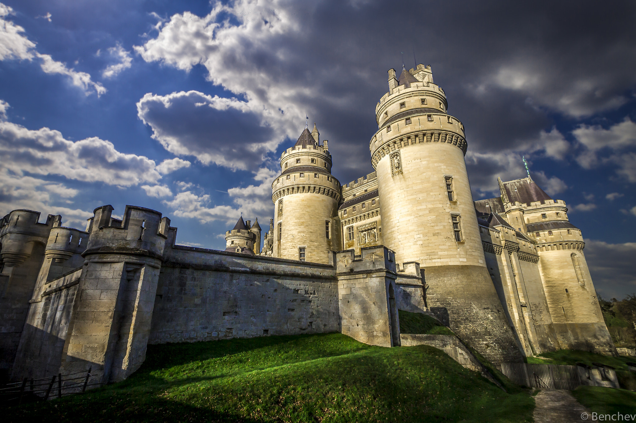 Sigma 10-20mm F3.5 EX DC HSM sample photo. Castle of pierrefonds photography