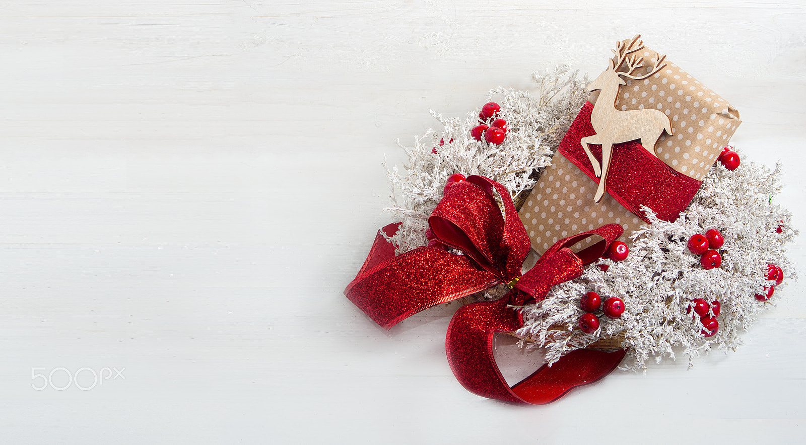 PENTAX-F 28-80mm F3.5-4.5 sample photo. Christmas wreath with a ribbon and a gift before the holiday. photography