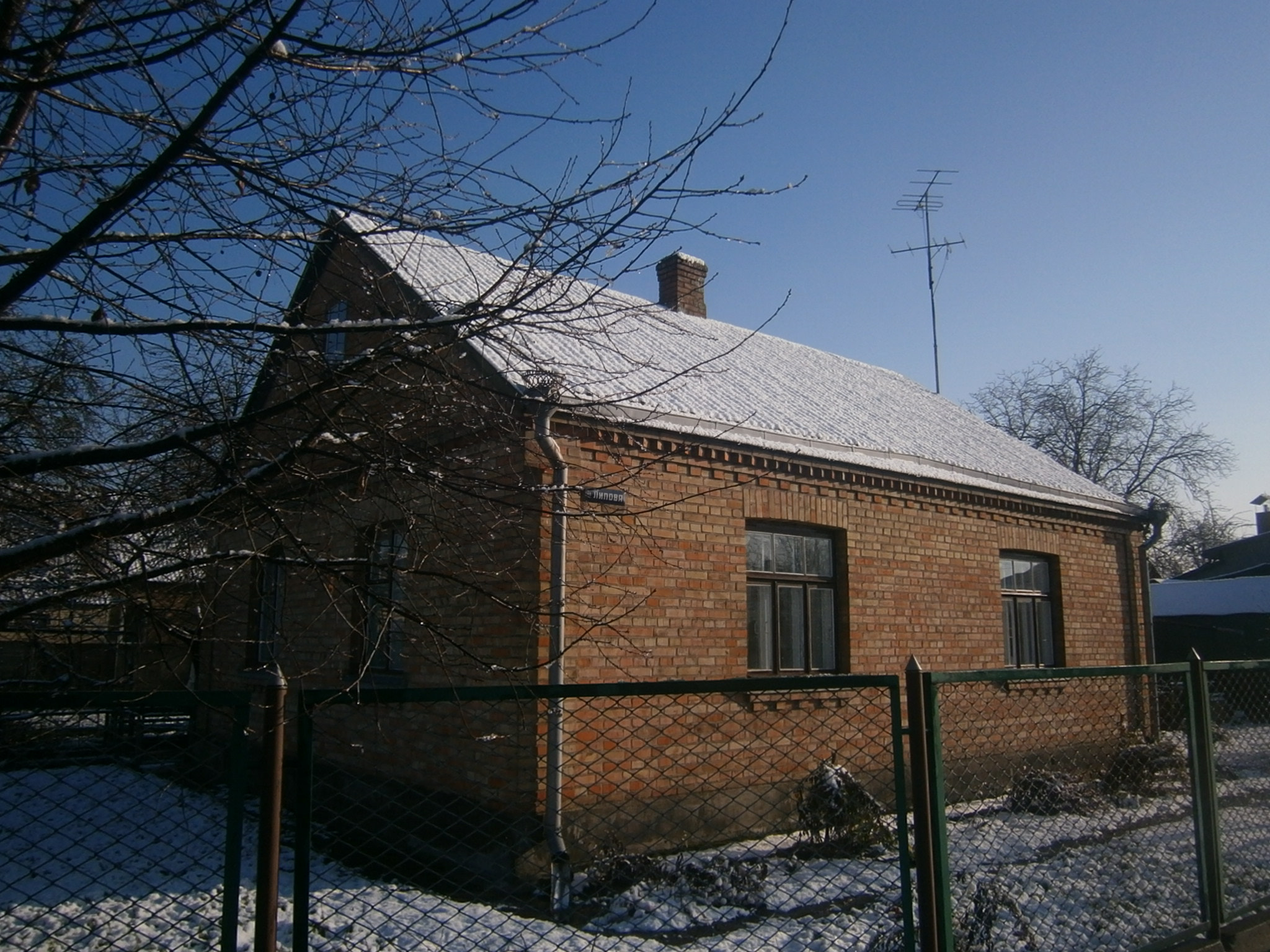 Olympus VG130,D710 sample photo. Simple house photography