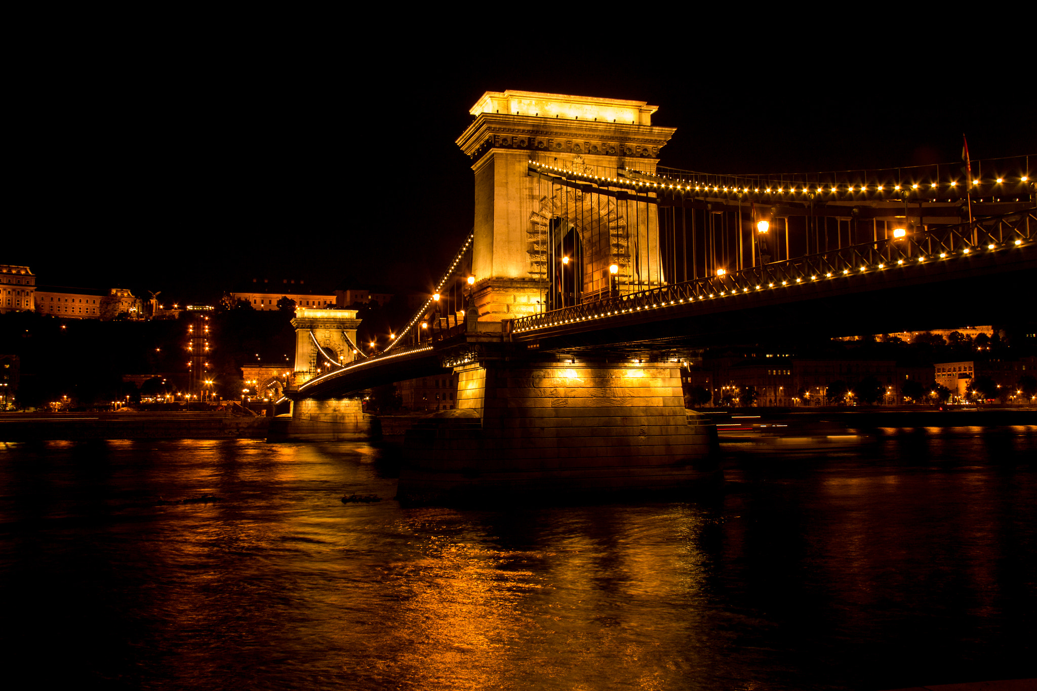 Canon EF-S 18-200mm F3.5-5.6 IS sample photo. Széchenyi lánchíd at night photography