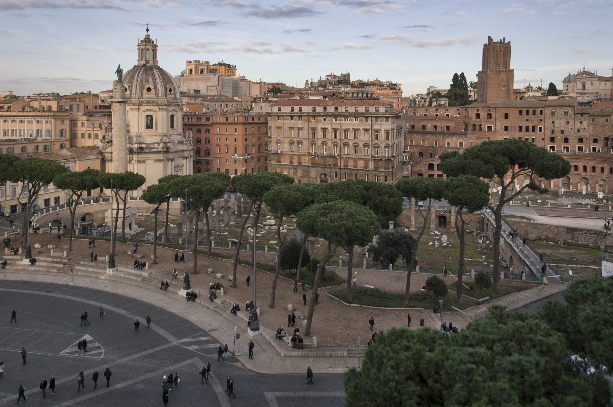 Sigma 17-70mm F2.8-4 DC Macro OS HSM | C sample photo. Fori imperiali photography