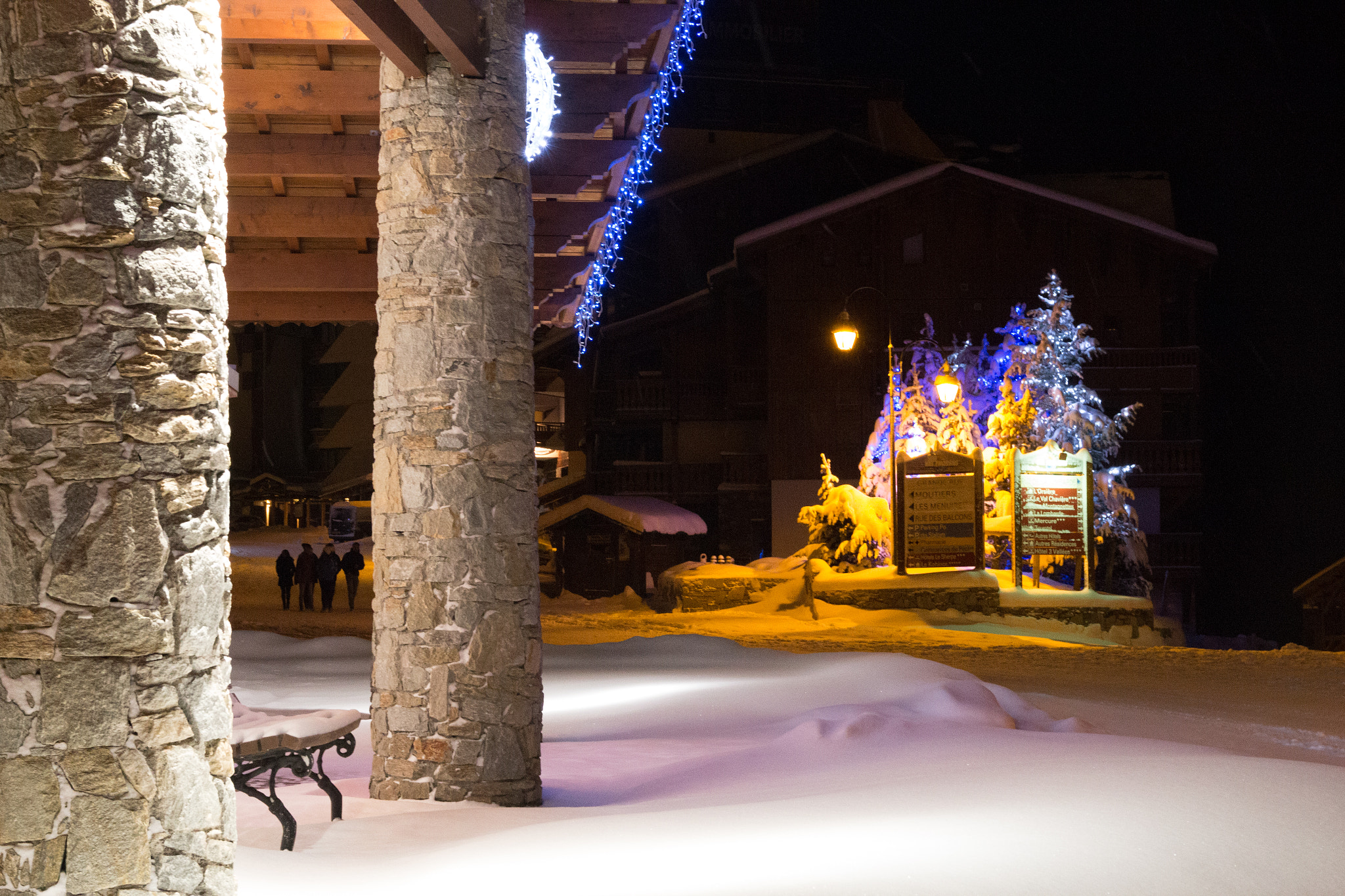 Canon EOS 70D + Sigma 18-50mm f/2.8 Macro sample photo. Val thorens station by night photography