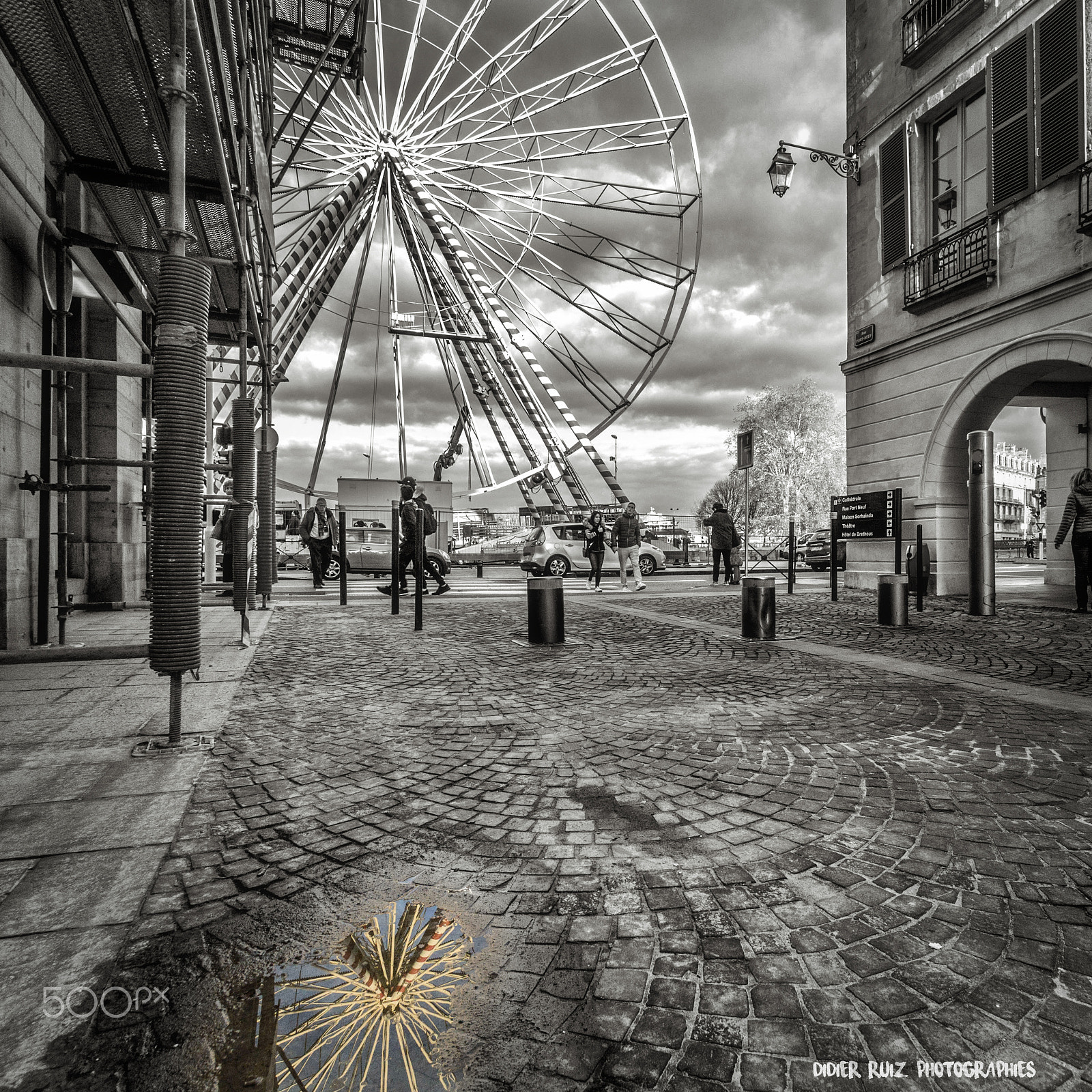 Sony SLT-A77 + Sigma 10-20mm F3.5 EX DC HSM sample photo. Grande roue en cours de montage photography