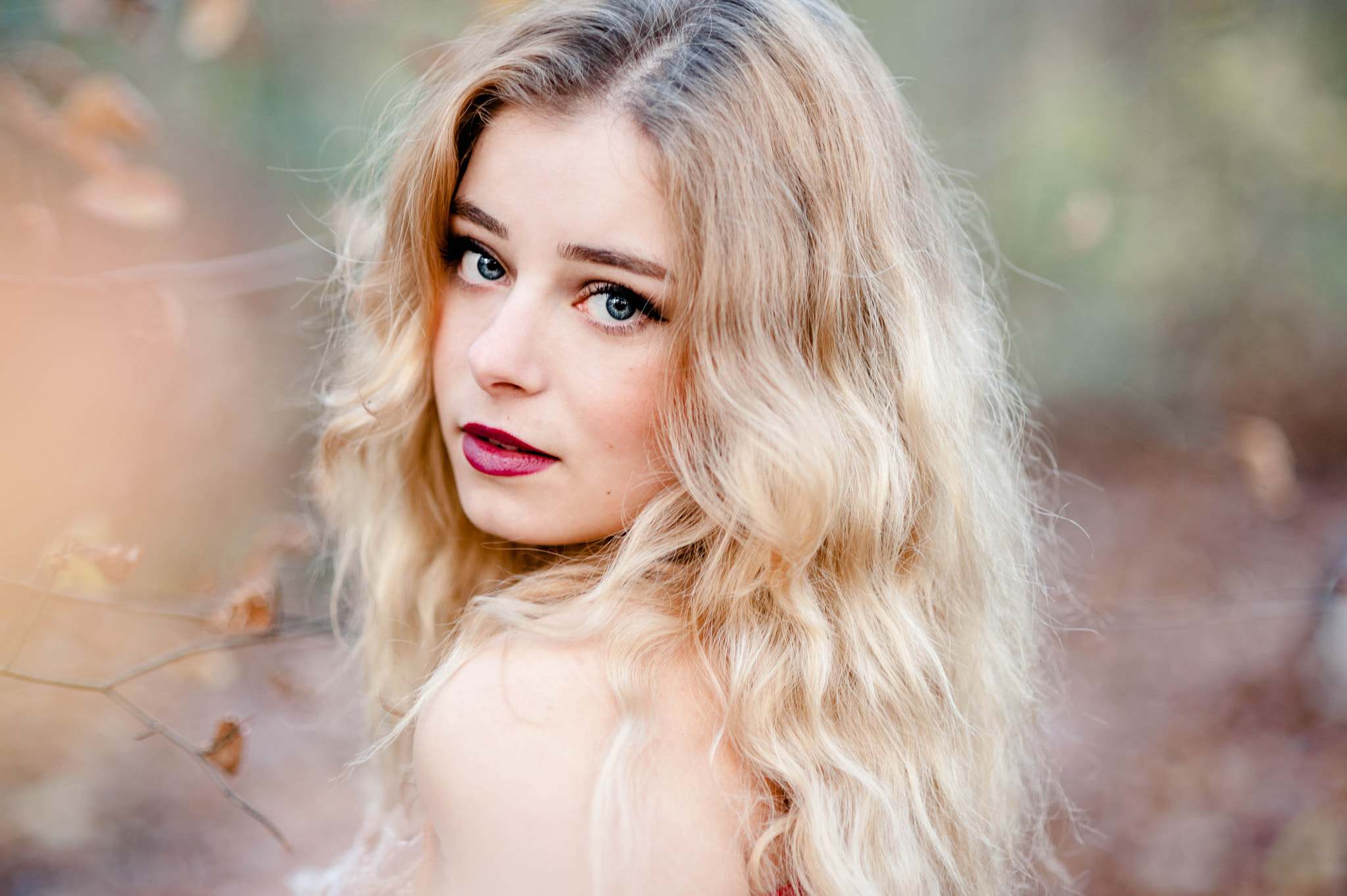 Nikon D700 + AF Nikkor 85mm f/1.8 sample photo. Julie photography