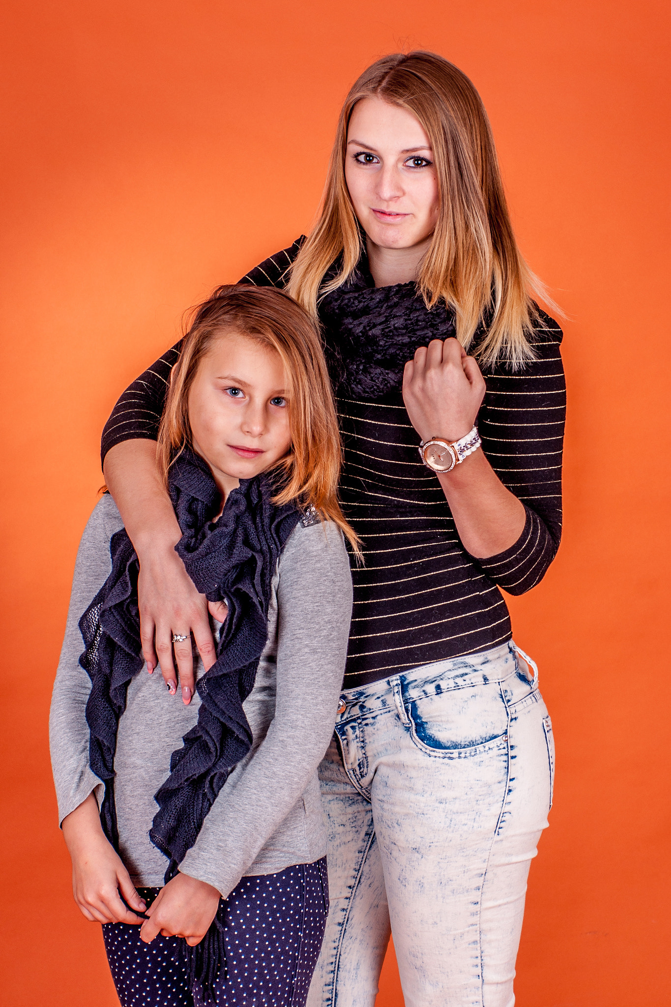 Sony Alpha DSLR-A700 + Minolta AF 28-85mm F3.5-4.5 sample photo. Sisters in my studio photography