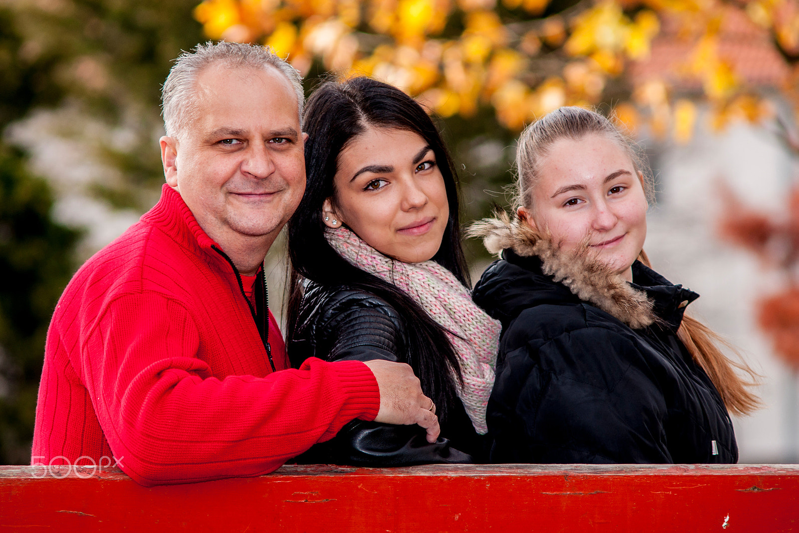 Sony Alpha DSLR-A700 + Minolta AF 70-210mm F4 Macro sample photo. Father and his doughters photography
