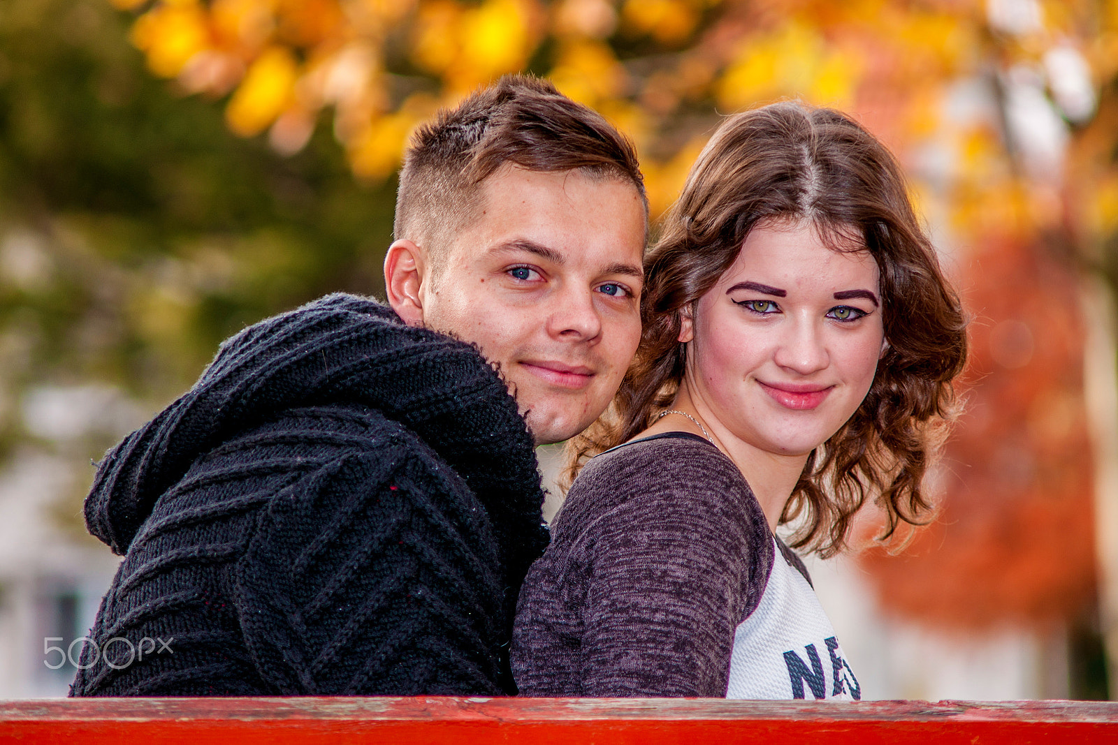 Sony Alpha DSLR-A700 + Minolta AF 70-210mm F4 Macro sample photo. Couple in the park photography