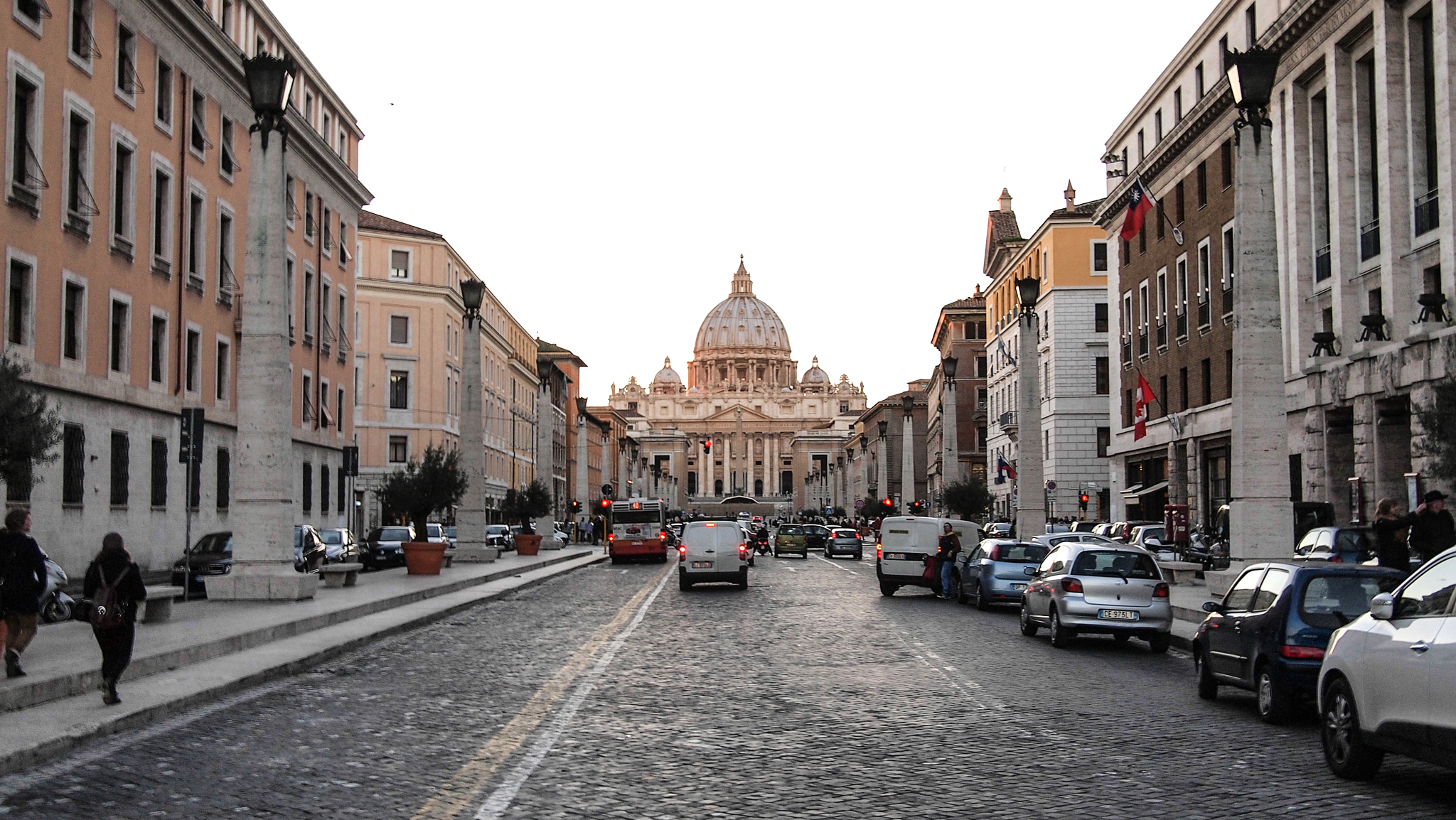 Olympus PEN E-PL1 + Panasonic Lumix G 20mm F1.7 ASPH sample photo. On the way to vatican photography