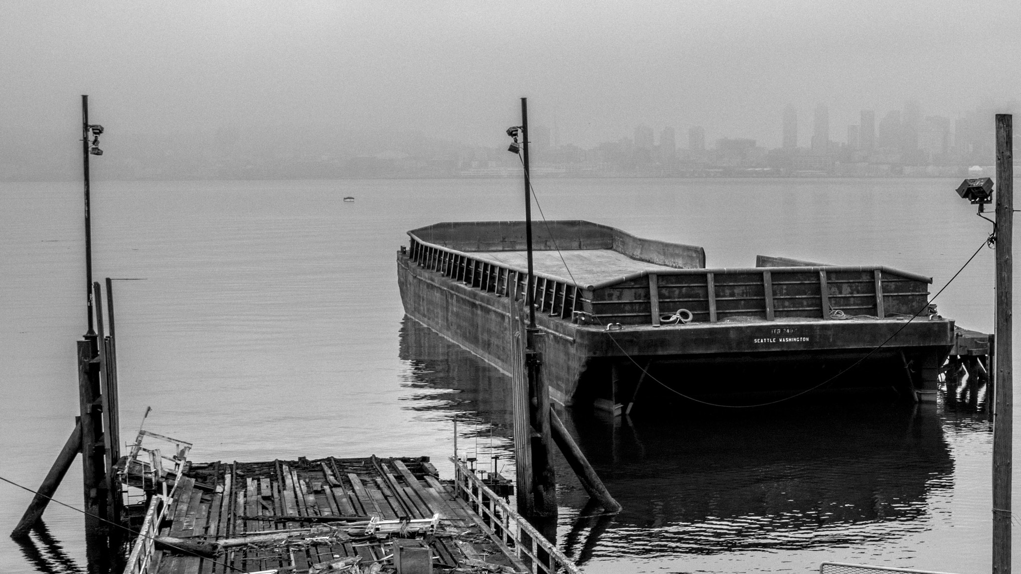 Canon EOS 750D (EOS Rebel T6i / EOS Kiss X8i) sample photo. Seattle washington docked barge photography