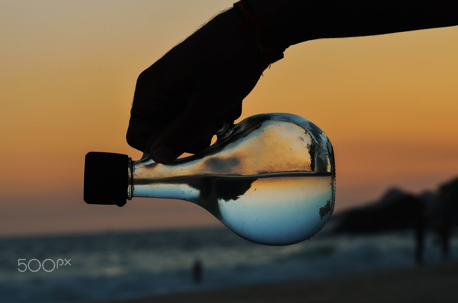 Nikon D5100 + AF Nikkor 70-210mm f/4-5.6 sample photo. Upside down photography