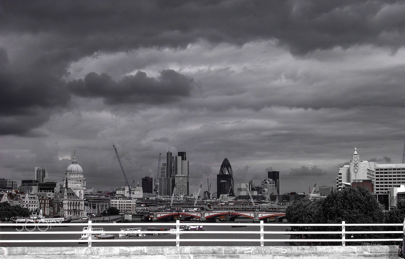 Pentax OPTIO RS1000 sample photo. Dark skies over london photography