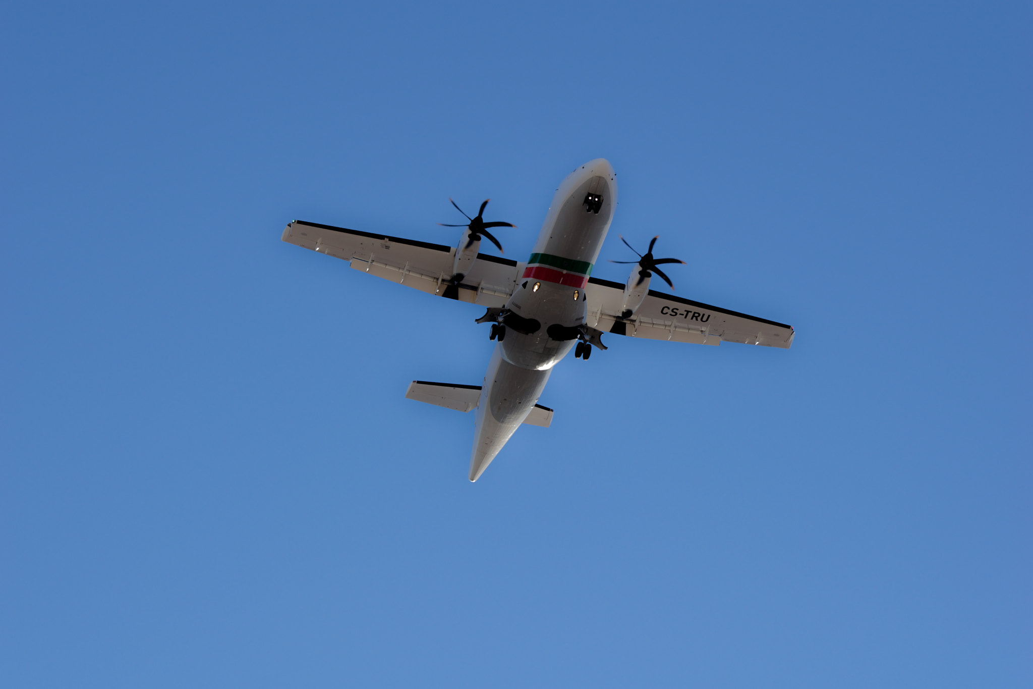 Sigma 70-300mm F4-5.6 APO DG Macro sample photo. Atr 42-600 photography
