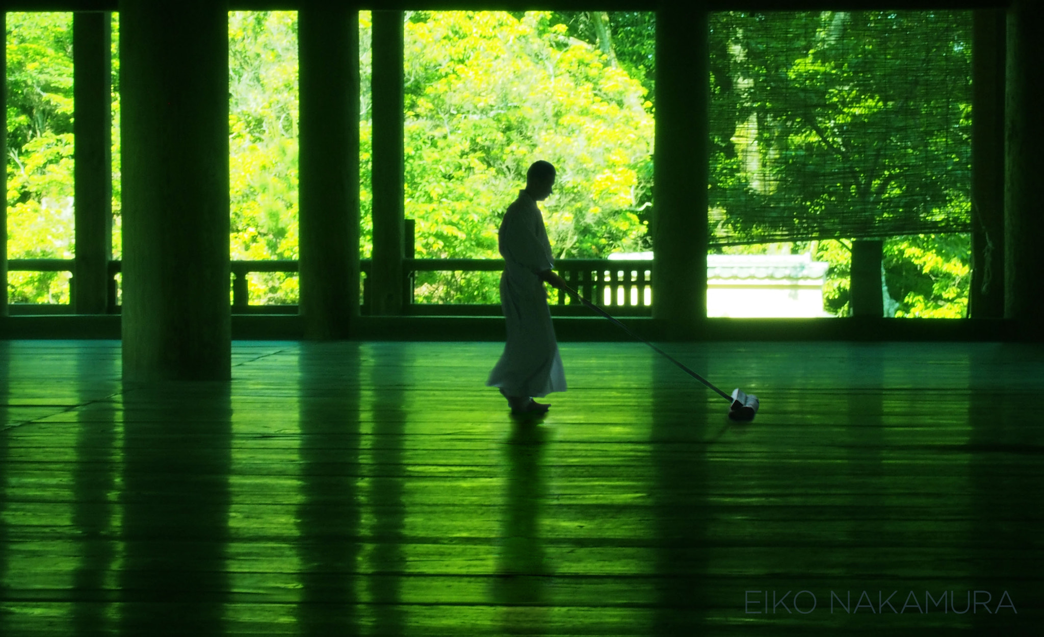Olympus PEN E-P5 sample photo. Temple cleaning photography