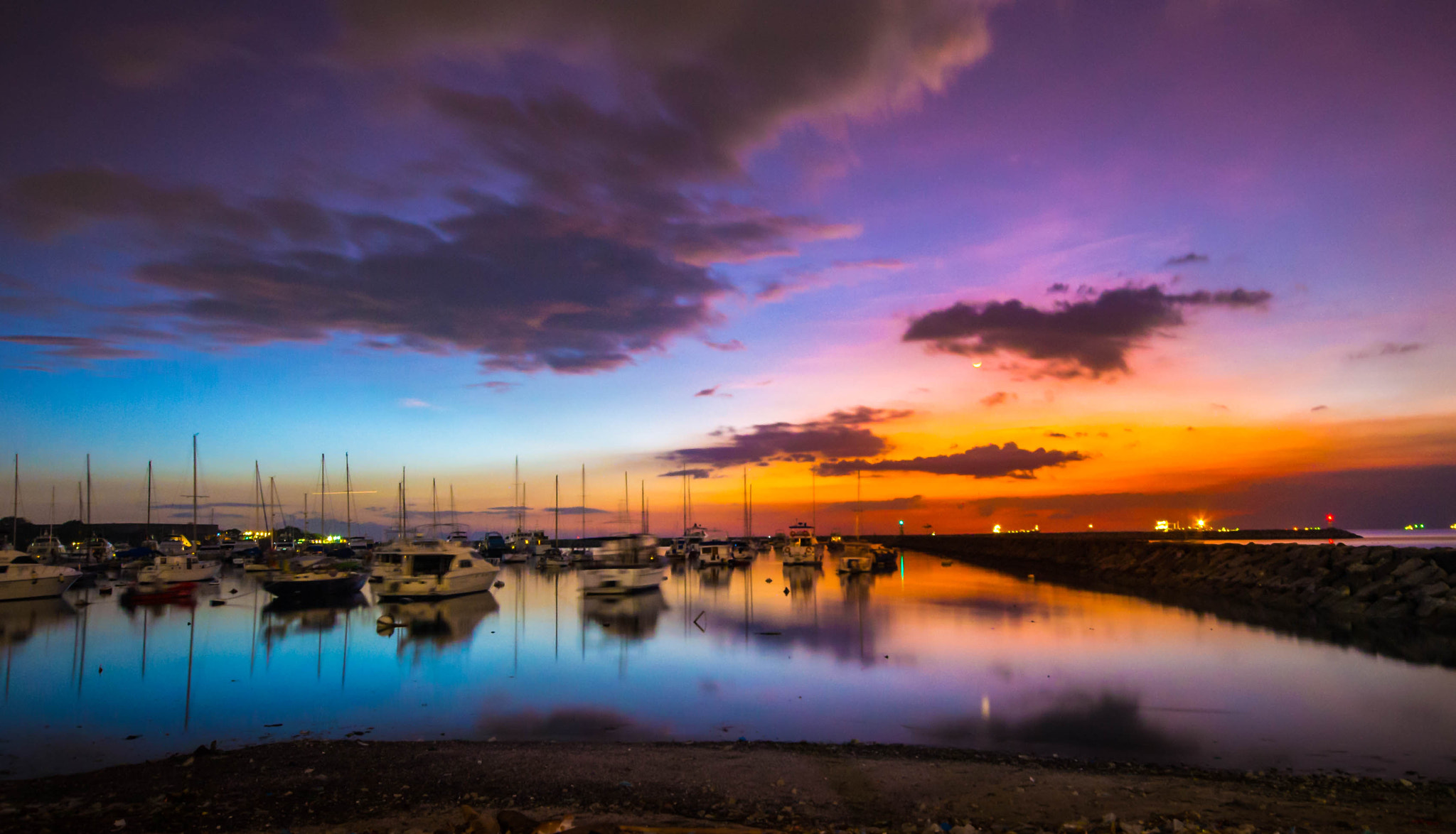Sigma 10-20mm F4-5.6 EX DC HSM sample photo. Manila bay seascape photography