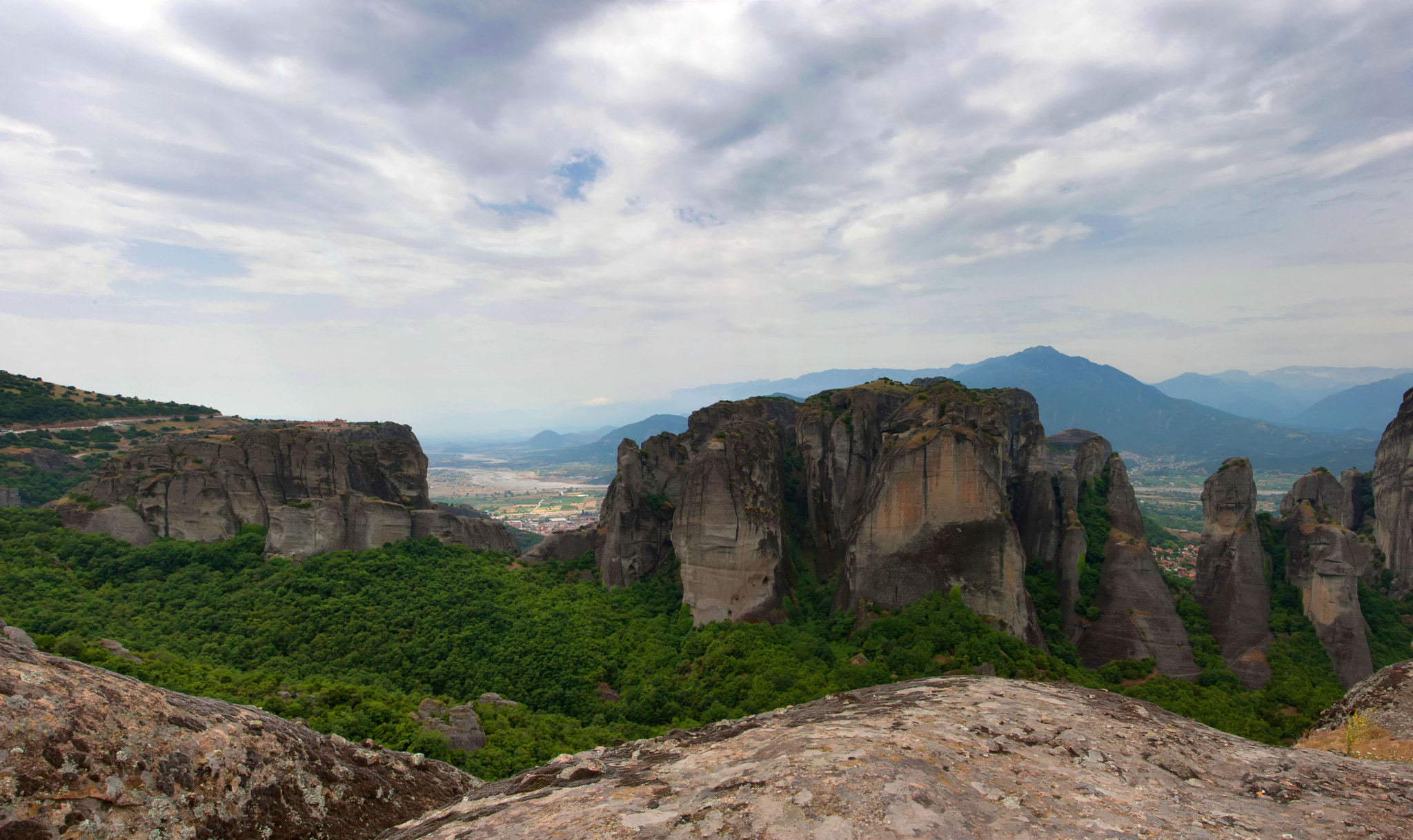 Canon EOS 450D (EOS Rebel XSi / EOS Kiss X2) + Canon EF 17-40mm F4L USM sample photo. Greece, meteora photography